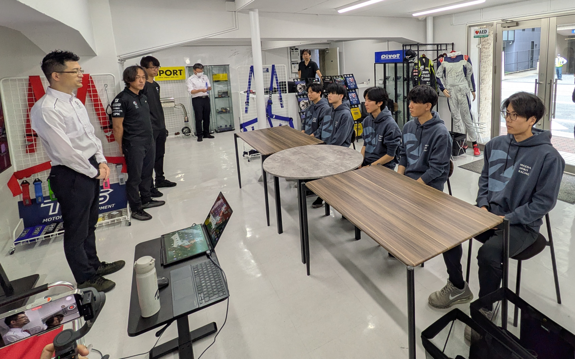 ついに約9000人の参加者の中から3期生となる6人が決定し、次のプログラムがスタートした。※能條さんは仕事の都合で欠席