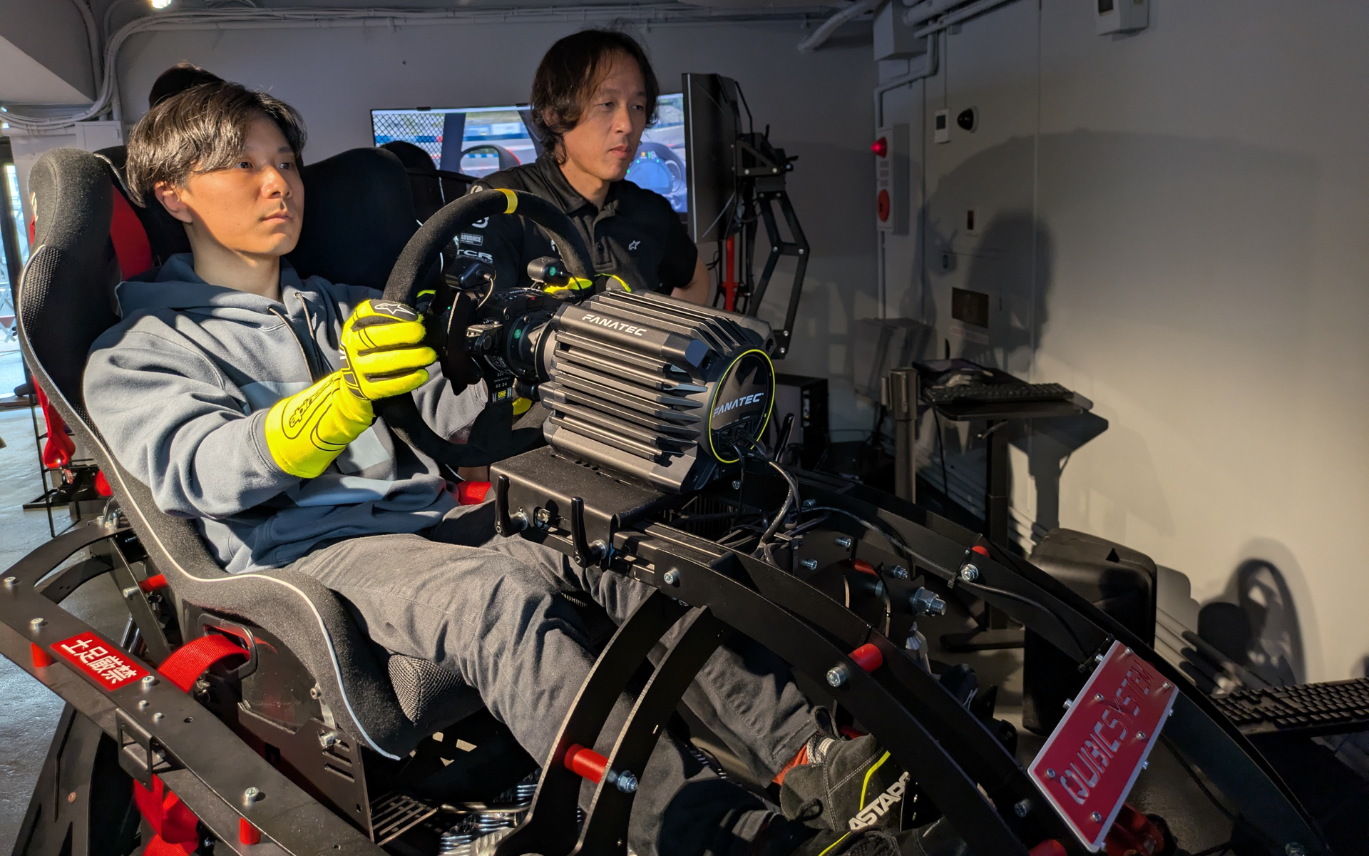 ライン取りやアクセルワークも細かくチェックしていた