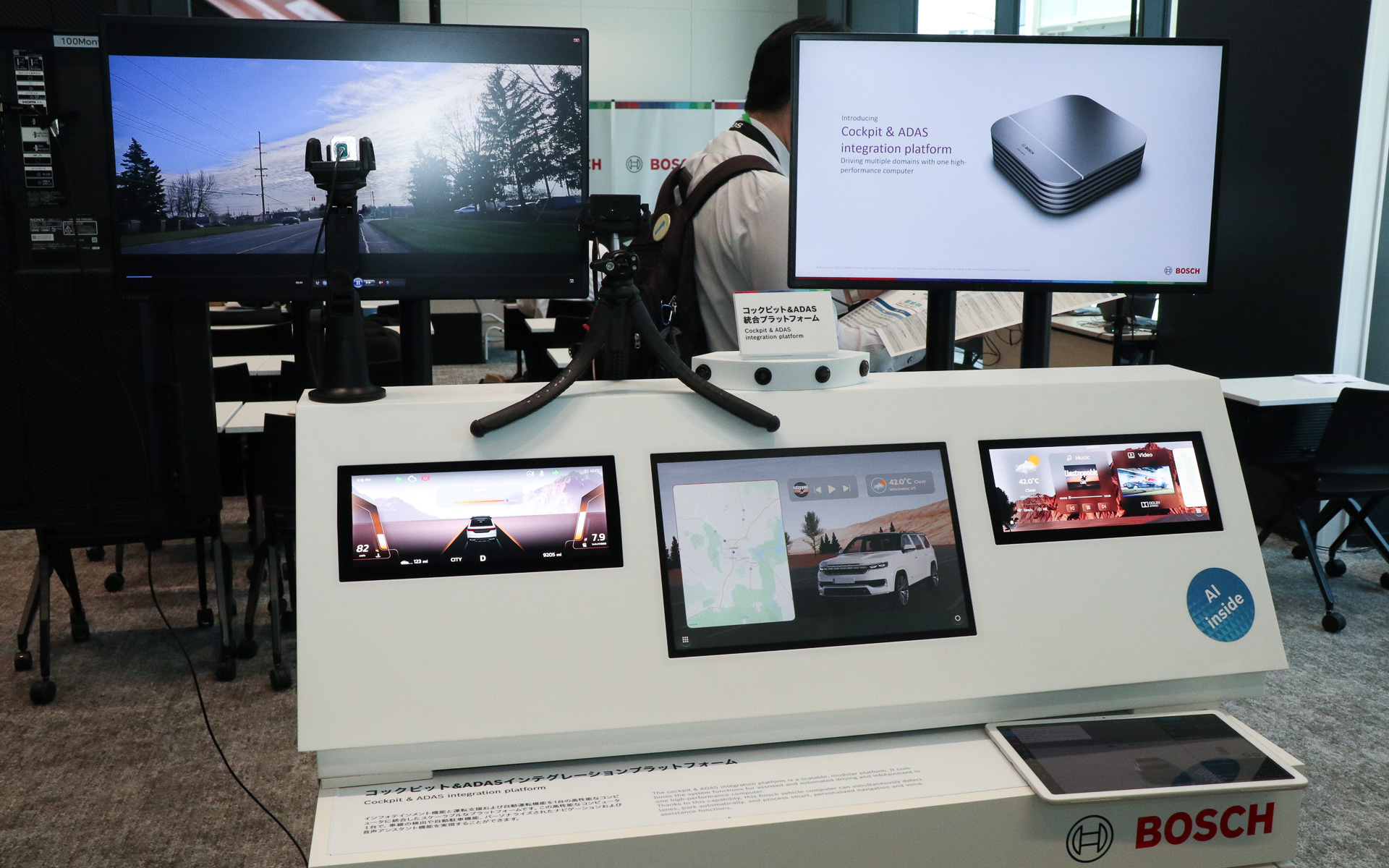 同じく「人とくるまのテクノロジー展2025横浜」で展示されていた「コックピット＆ADASインテグレーションプラットフォーム」。1つの高性能ECUでADAS機能やデジタルメーター、カーナビなどを備えるインフォテイメントシステムなどを稼働させる