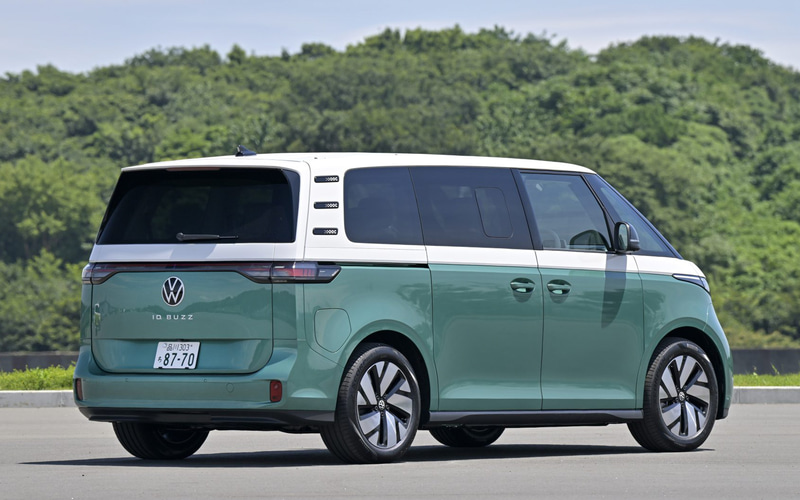 フォルクスワーゲン、新型EVミニバン「ID.Buzz」日本発表 6人乗り仕様