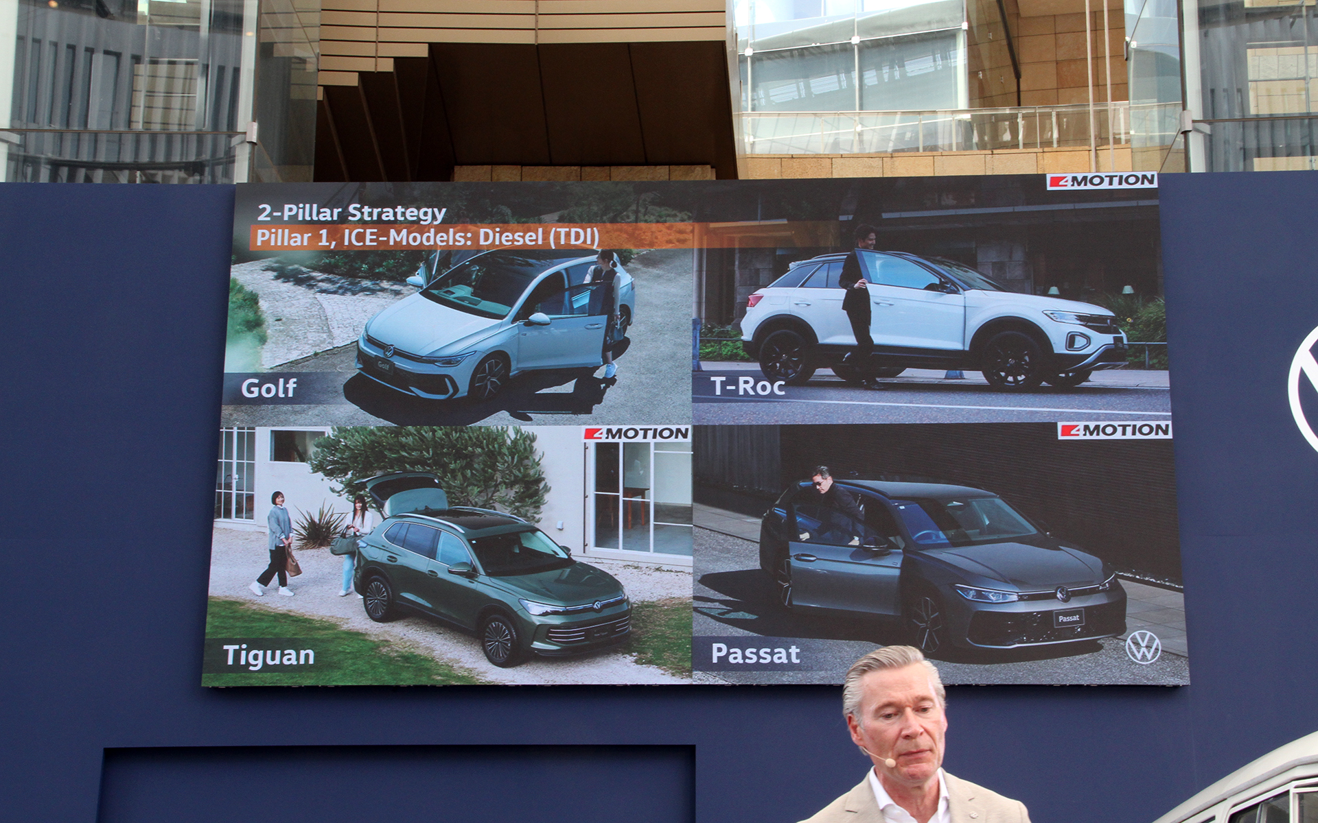 ブッシュマン氏は2本柱戦略などについて説明した