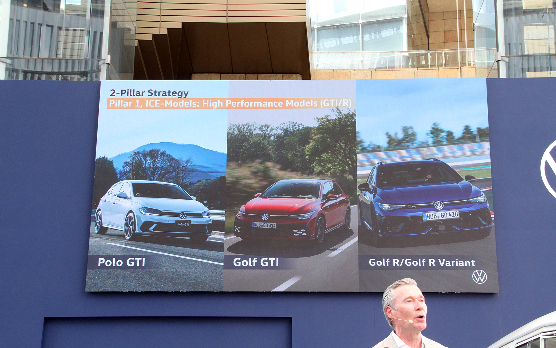 ブッシュマン氏は2本柱戦略などについて説明した