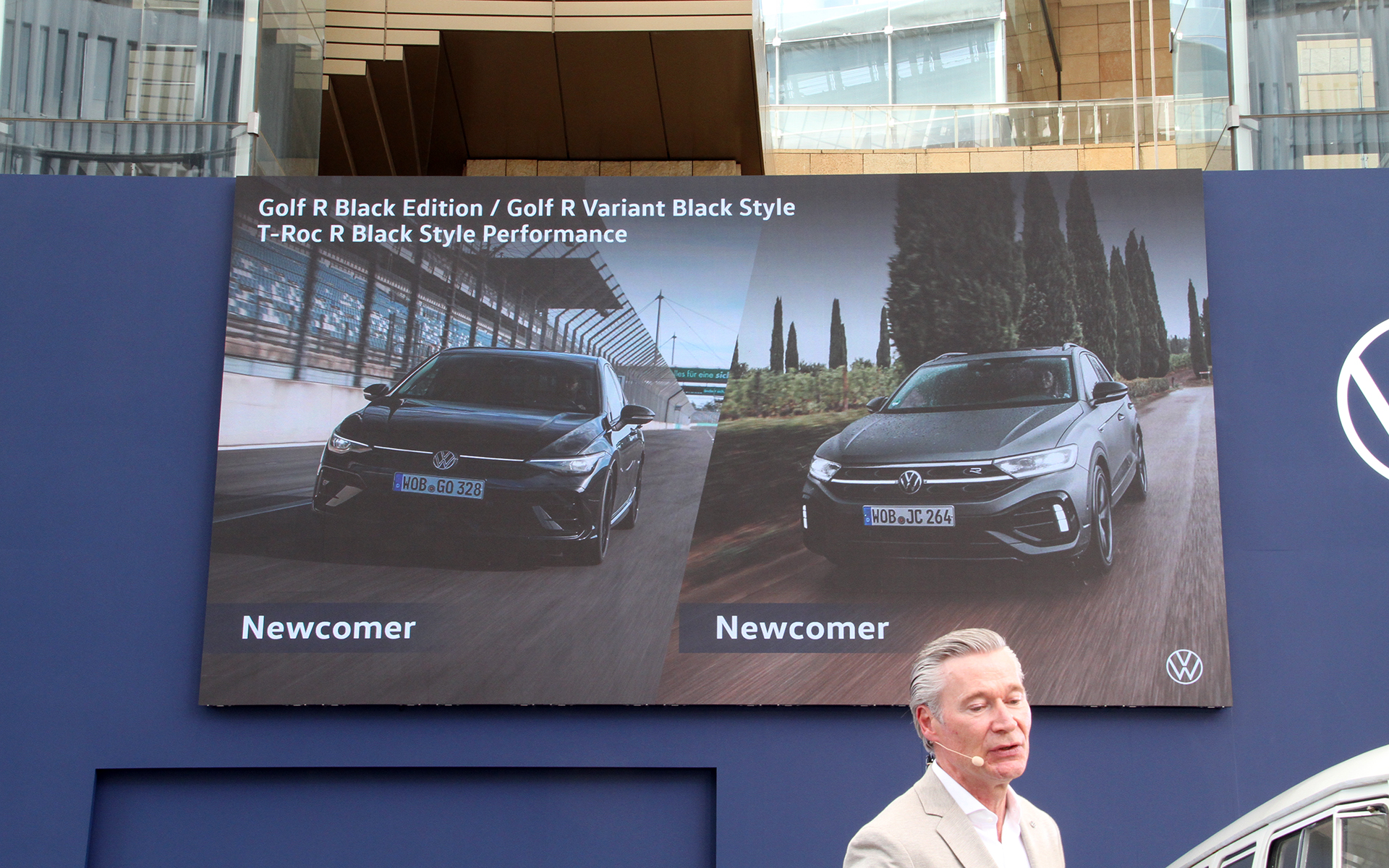 ブッシュマン氏は2本柱戦略などについて説明した