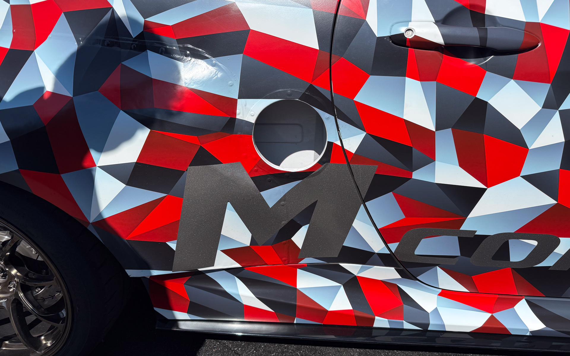 右リアにあるエアインテーク。ターボ車のため加圧機構は不要とのこと