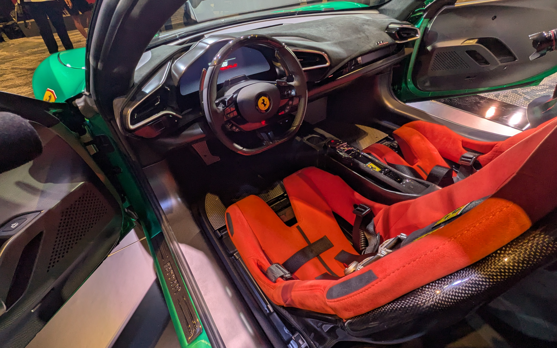 レイアウトは296GTBとほぼ同じ