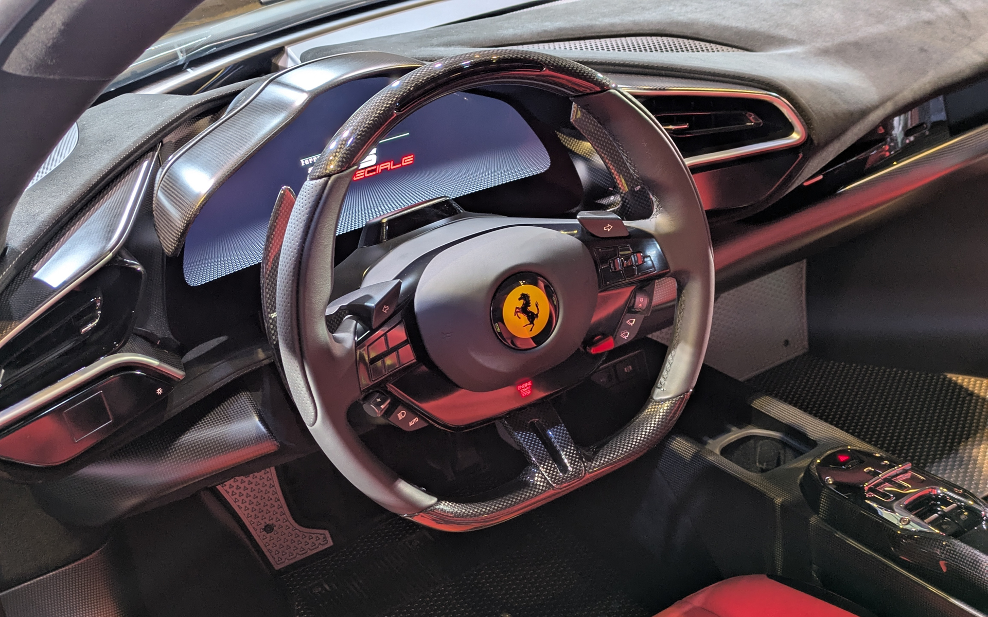 レイアウトは296GTBとほぼ同じ