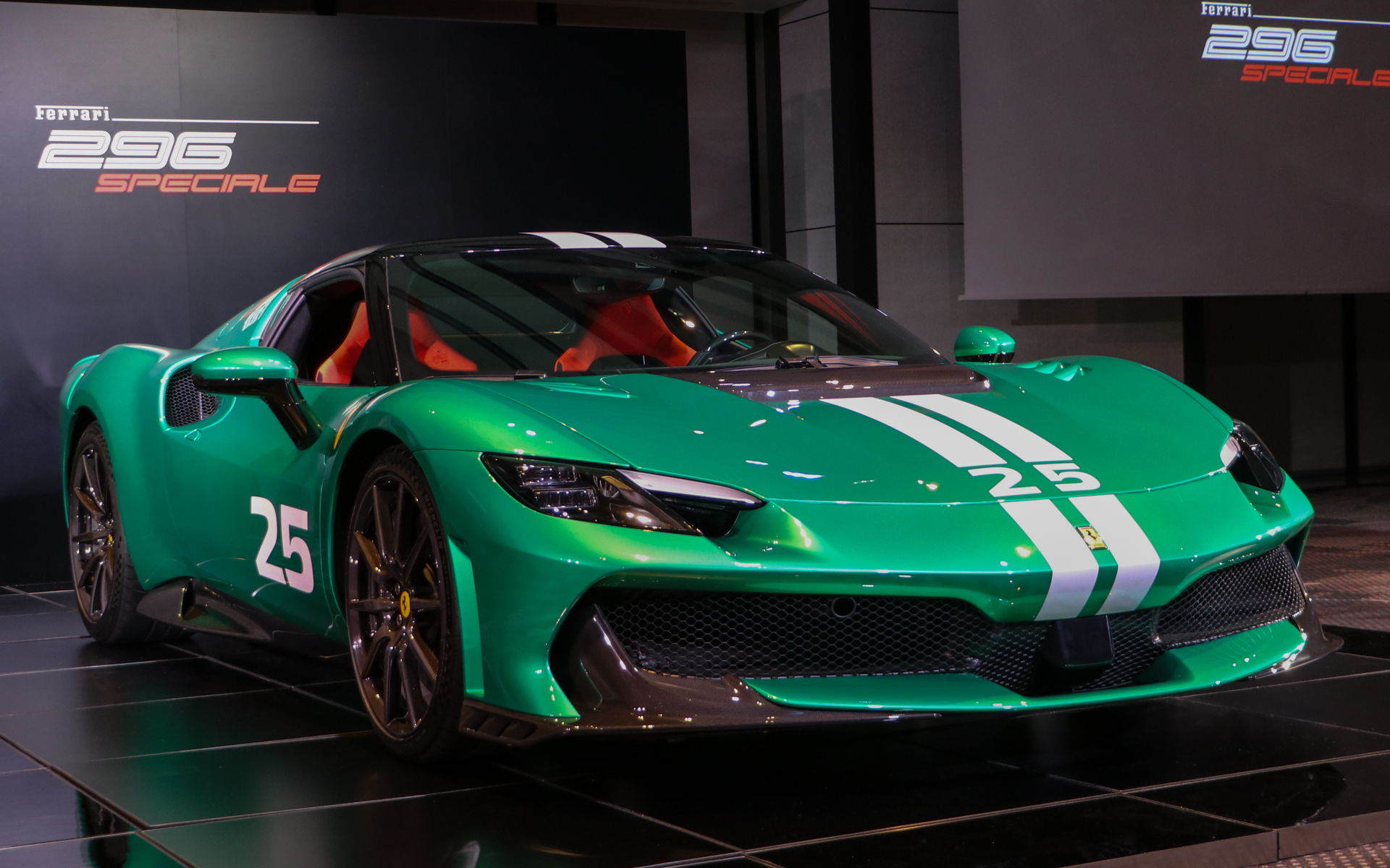 グローバルでは2025年4月29日（現地時間）に発表された新型「296スペチアーレ」