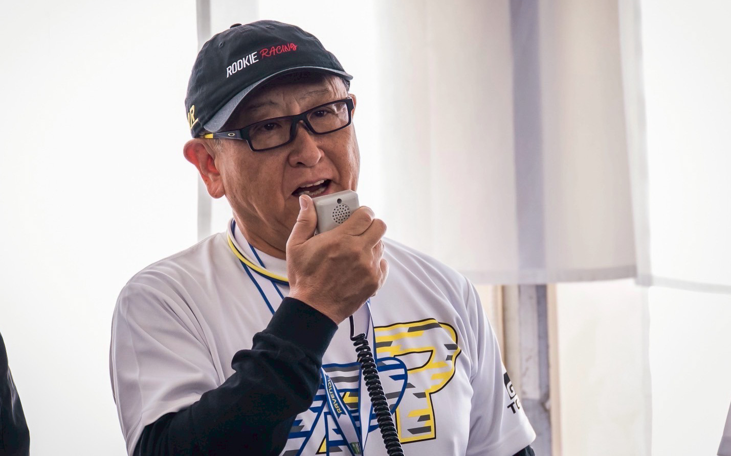 チームテントで朝礼を行なうモリゾウ選手こと豊田章男会長