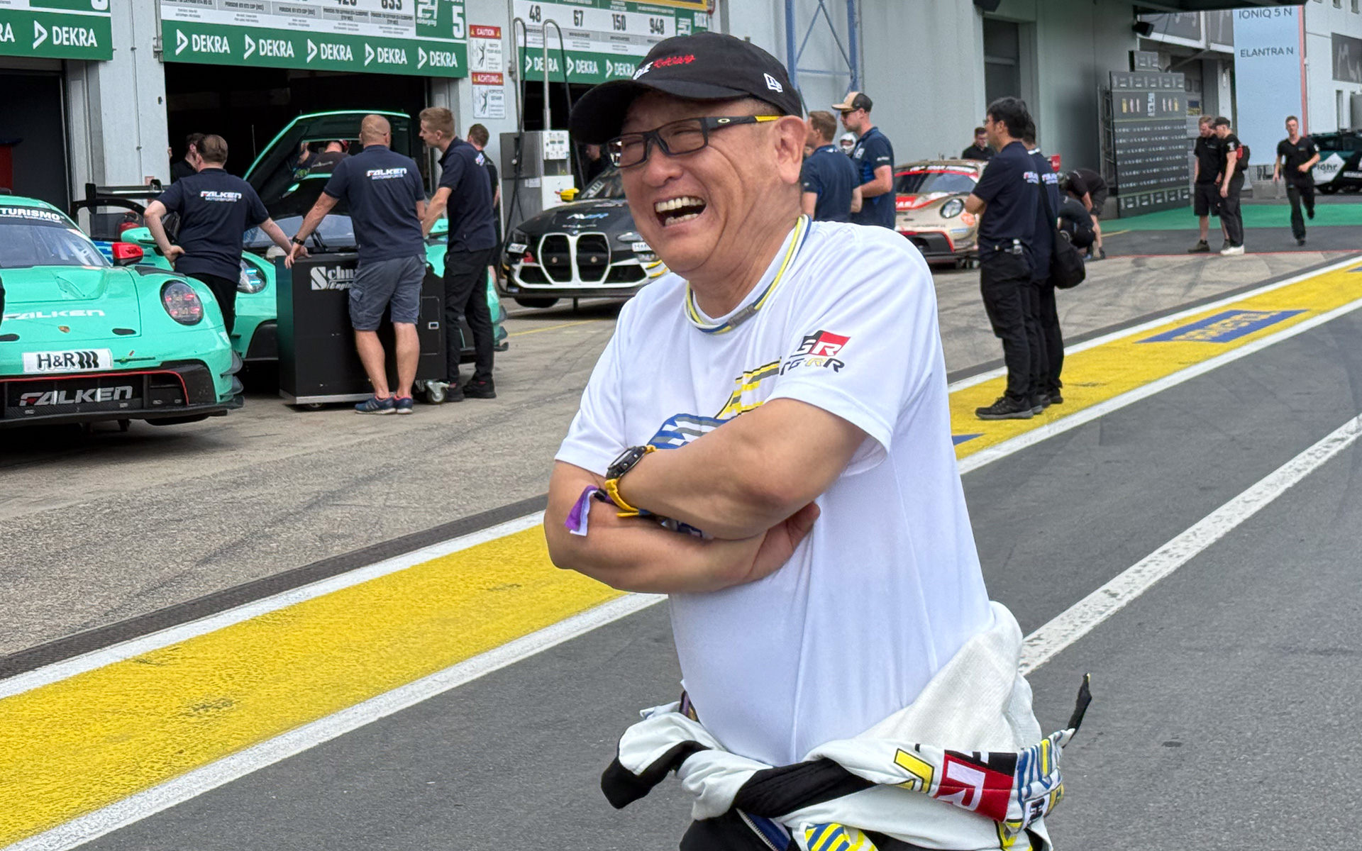 ニュルブルクリンク24時間レースに参戦しているトヨタ自動車株式会社 代表取締役会長 豊田章男氏。レーサーネームはモリゾウで知られる