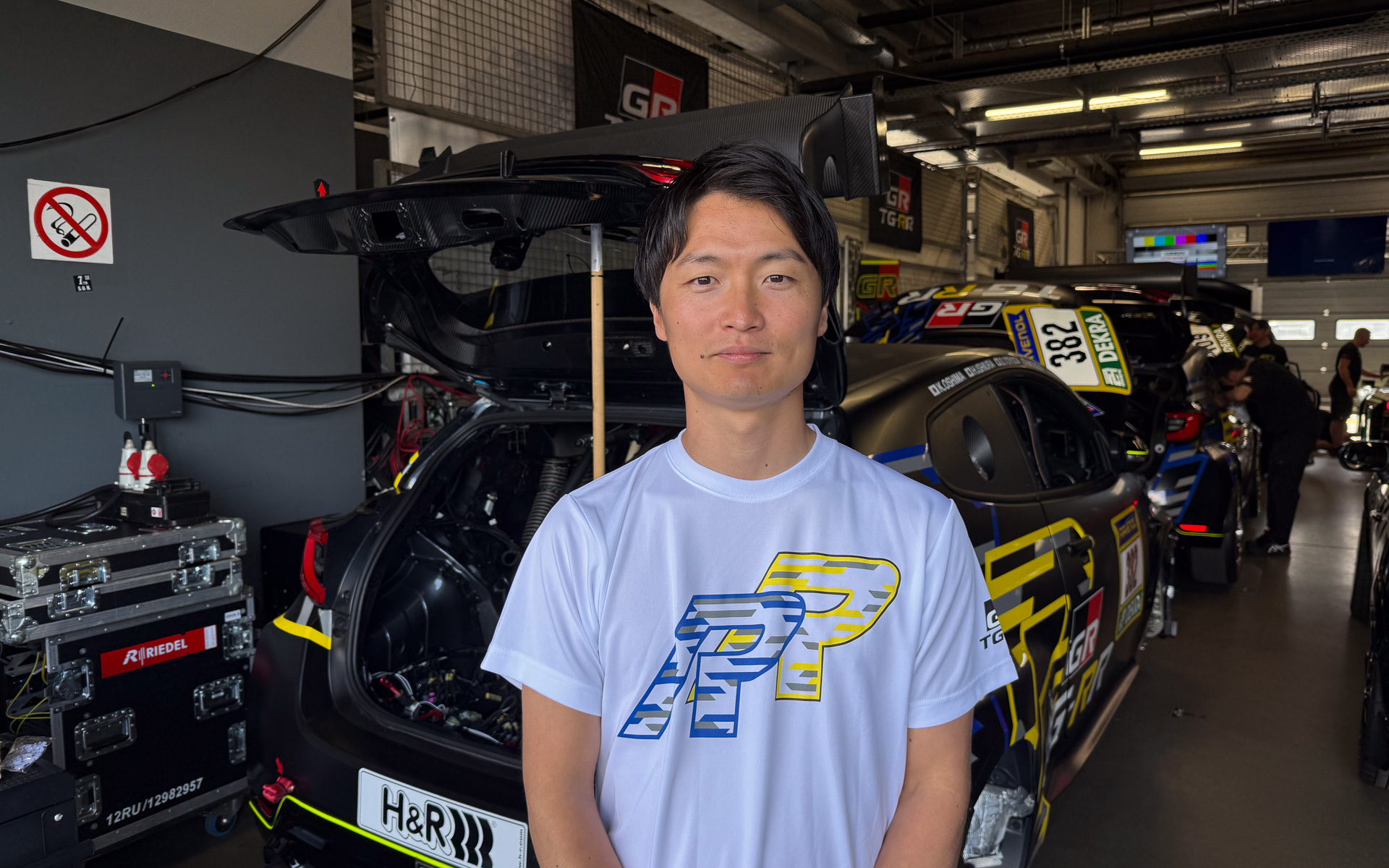 ニュルブルクリンク24時間レースのGRヤリスを担当するトヨタ自動車株式会社 GAZOO Racing Company GR統括部 ZR GR4主任 久富圭氏。自身もカートの選手だったことがあり、クルマの運動を理解しているエンジニア