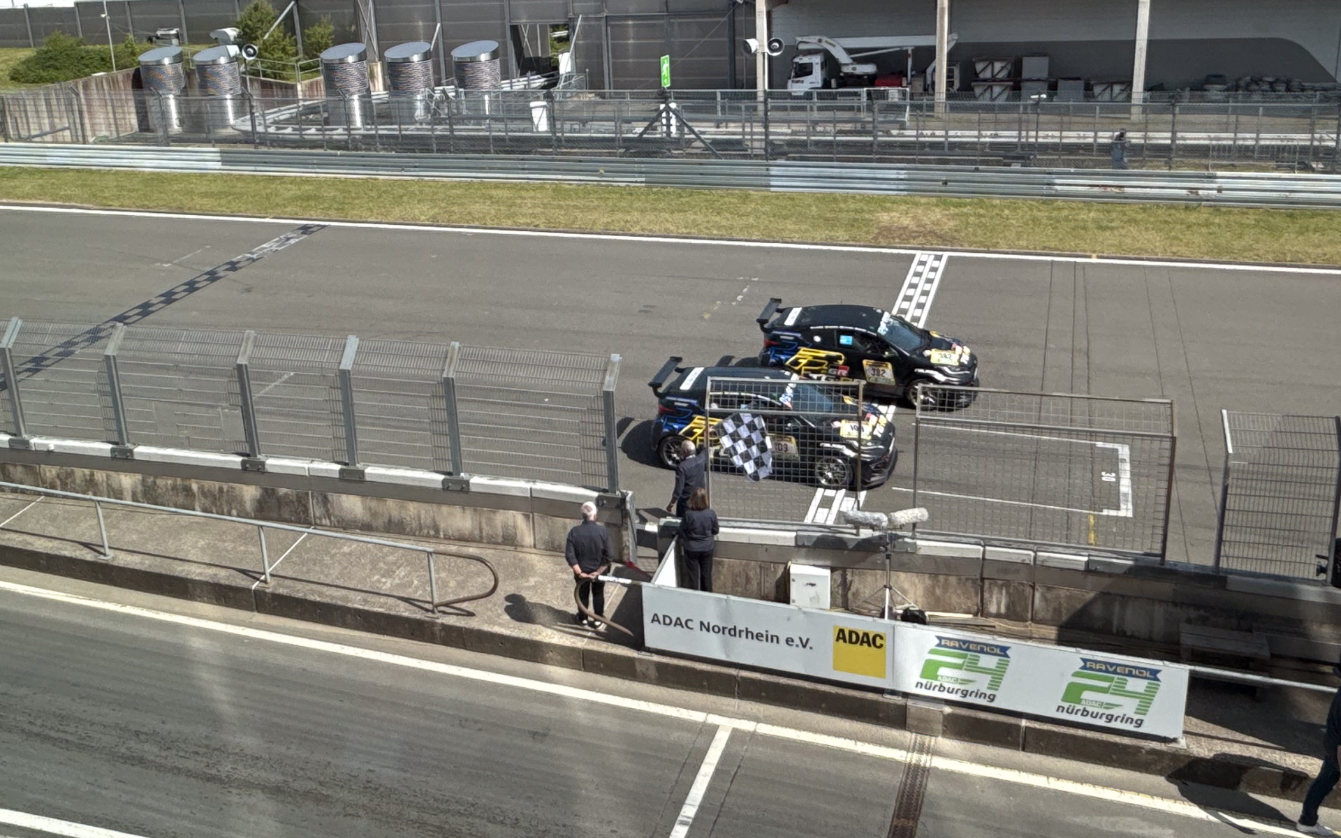 ゴールする109号車GRヤリス ドライバーは豊田大輔選手