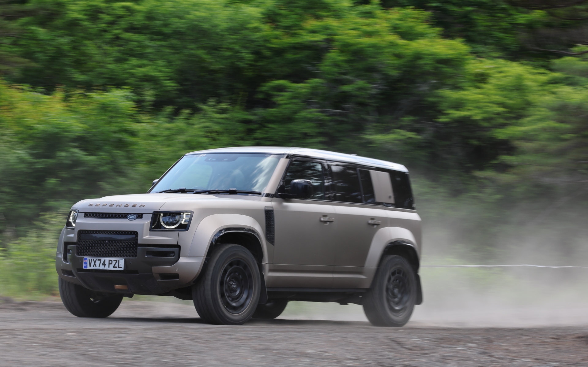 凹凸の激しいコースでもミシリともいわず進んでいく