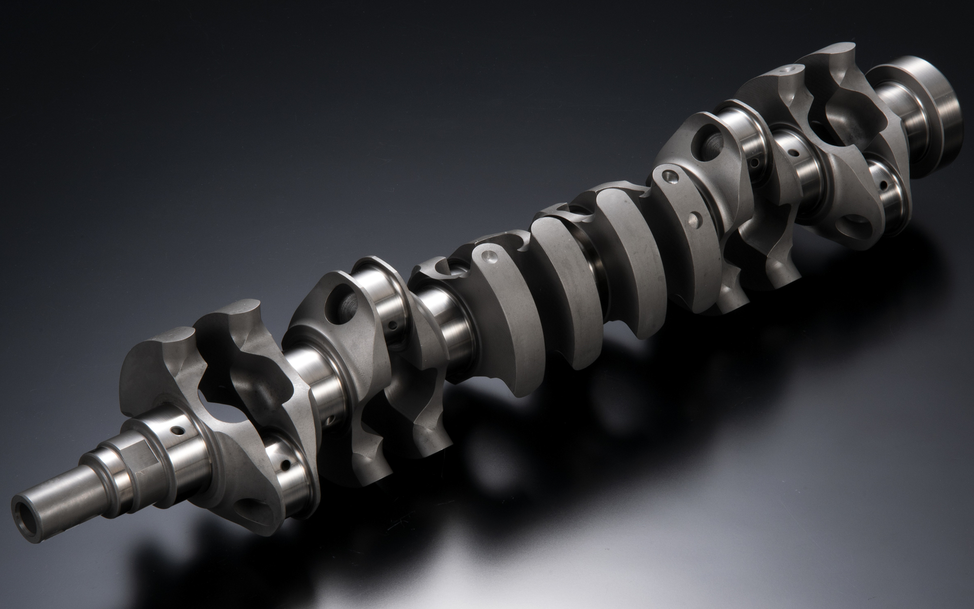 ストローク77.7mmの削り出しフルカウンタークランクシャフト