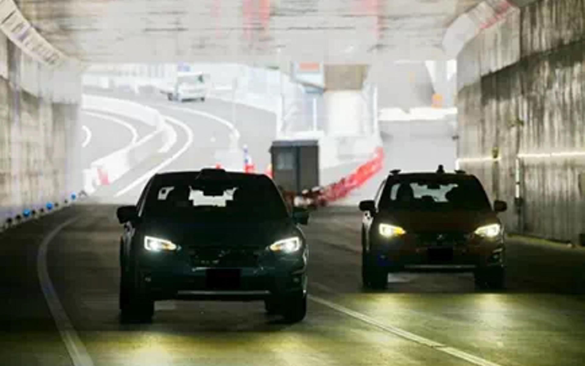 光ファイバセンシング技術を用いた路車協調型自動運転の実証実験を行なう様子