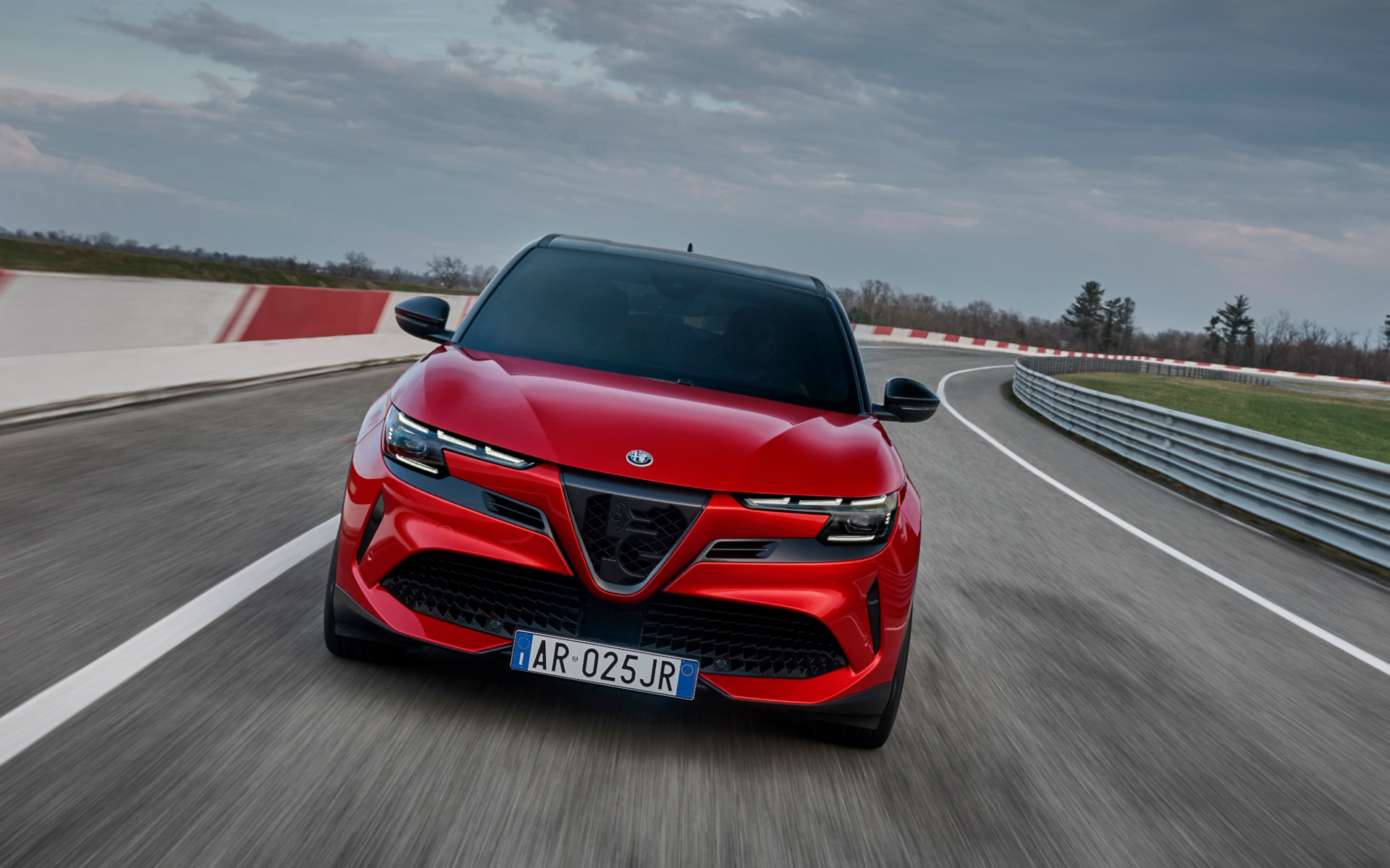 イブリダではコア、プレミアム、スペチアーレの3モデルラインアップ（スペチアーレは200台限定）