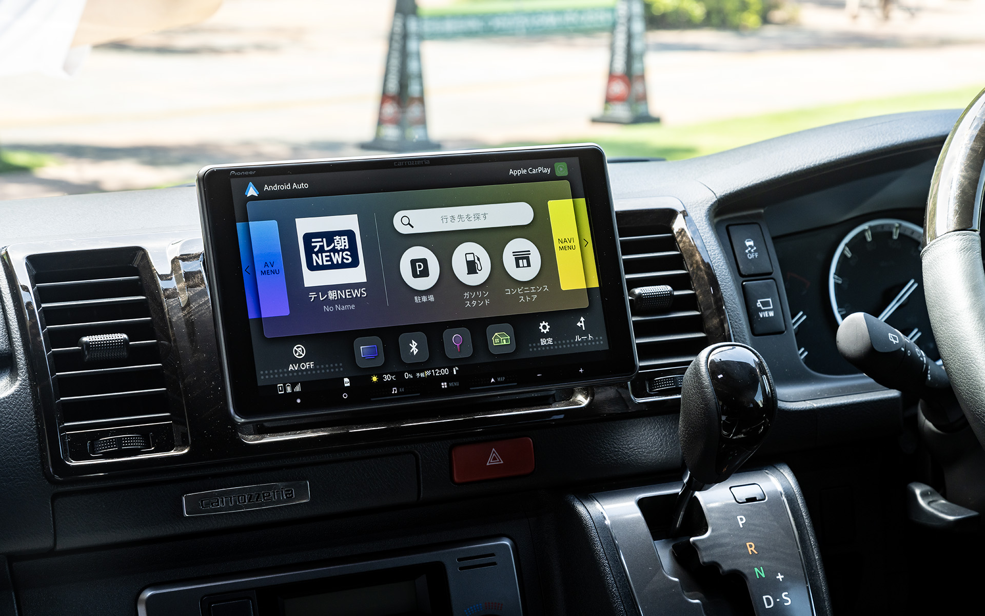 フローティングタイプのAVIC-RF722-DCをトヨタ「ハイエース」に装着