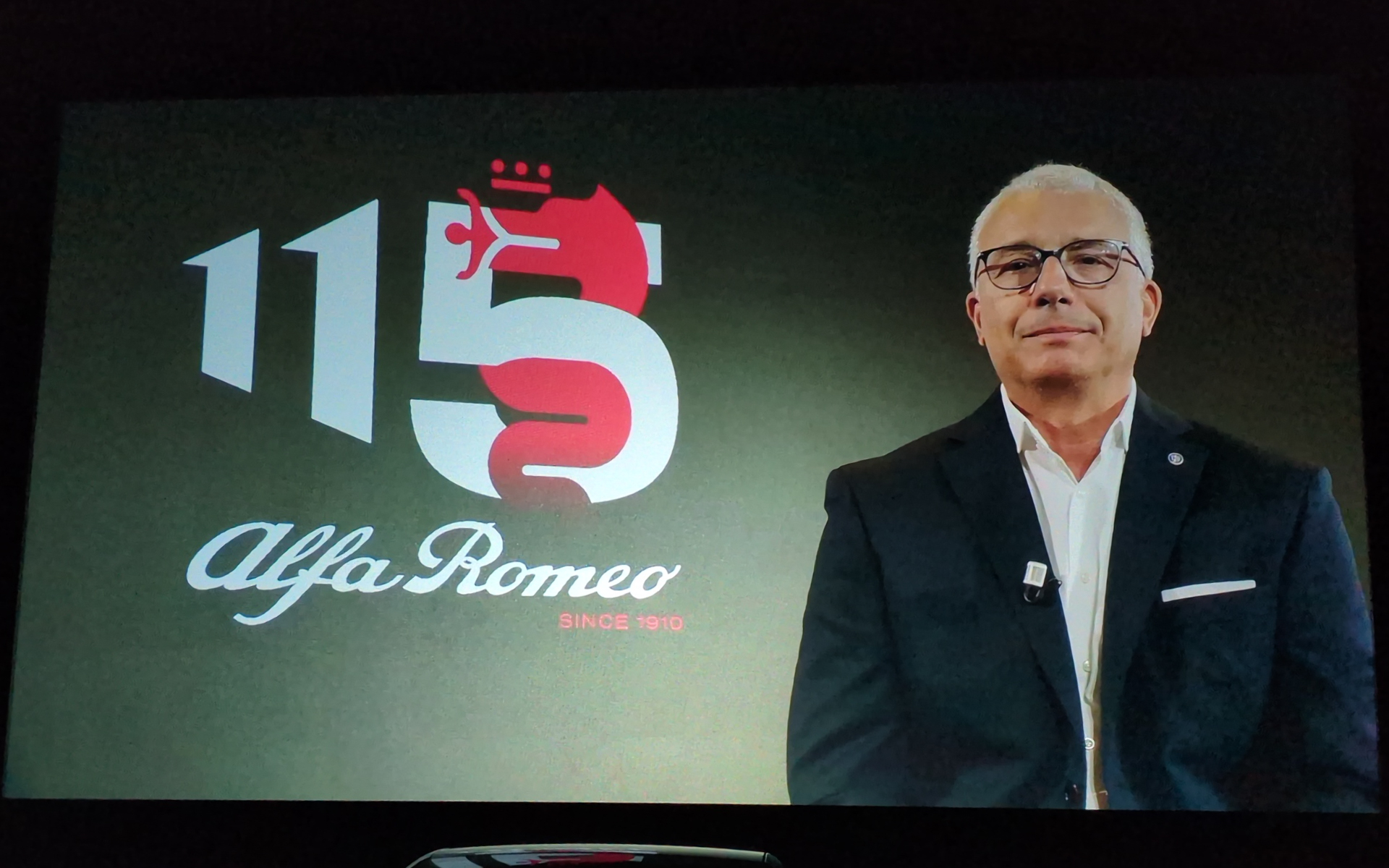 ビデオメッセージを送ったアルファ ロメオ ブランドのCEOであるサント・フィチリ氏