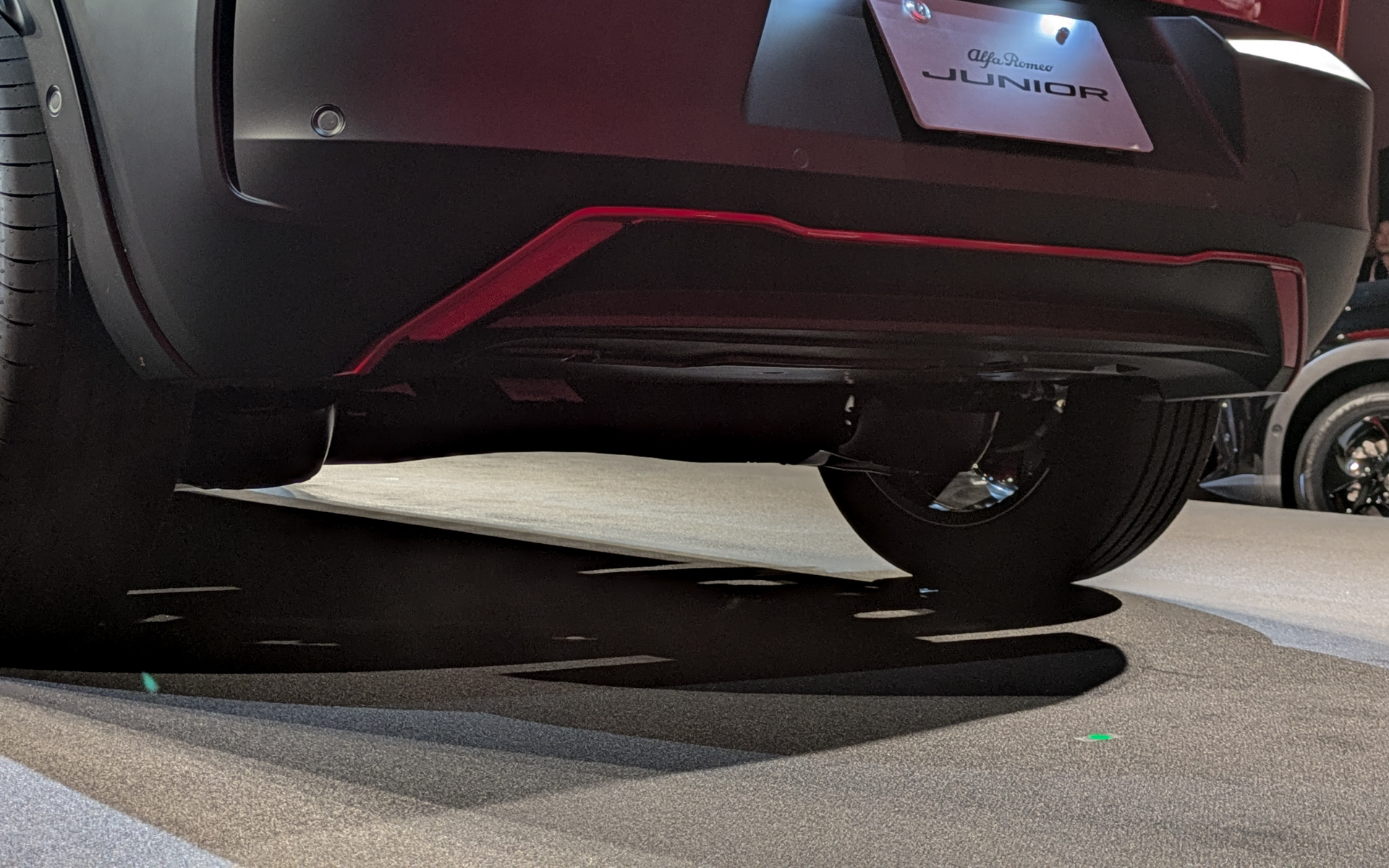 BEVモデル「エレットリカ」のリア下まわり