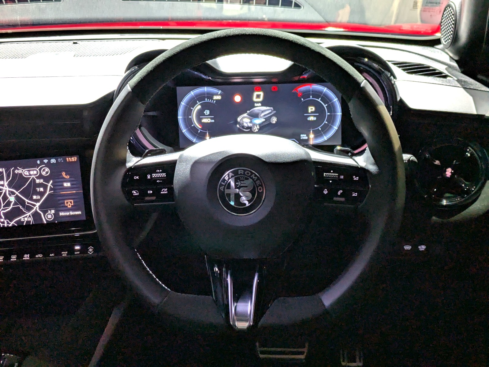 ステアリングギア比は、スポーツモデルに匹敵するクイックなハンドリング性能を実現する14:1を採用