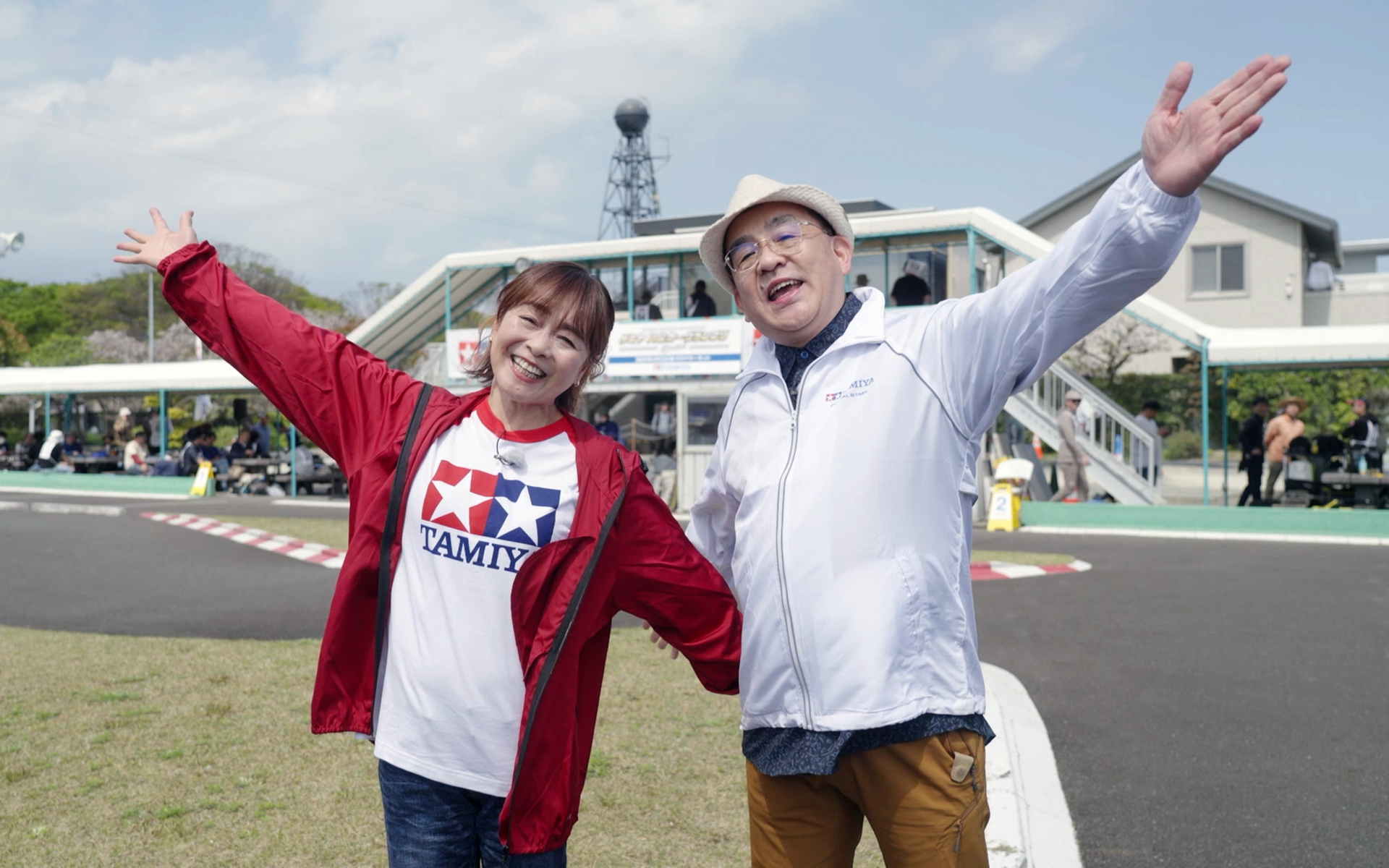 番組2代目リポーターの日髙のり子さんをMCに迎え、元タミヤ社員でミニ四駆の誕生に携わった開発スタッフ“前ちゃん”こと前田靖幸さんが登場