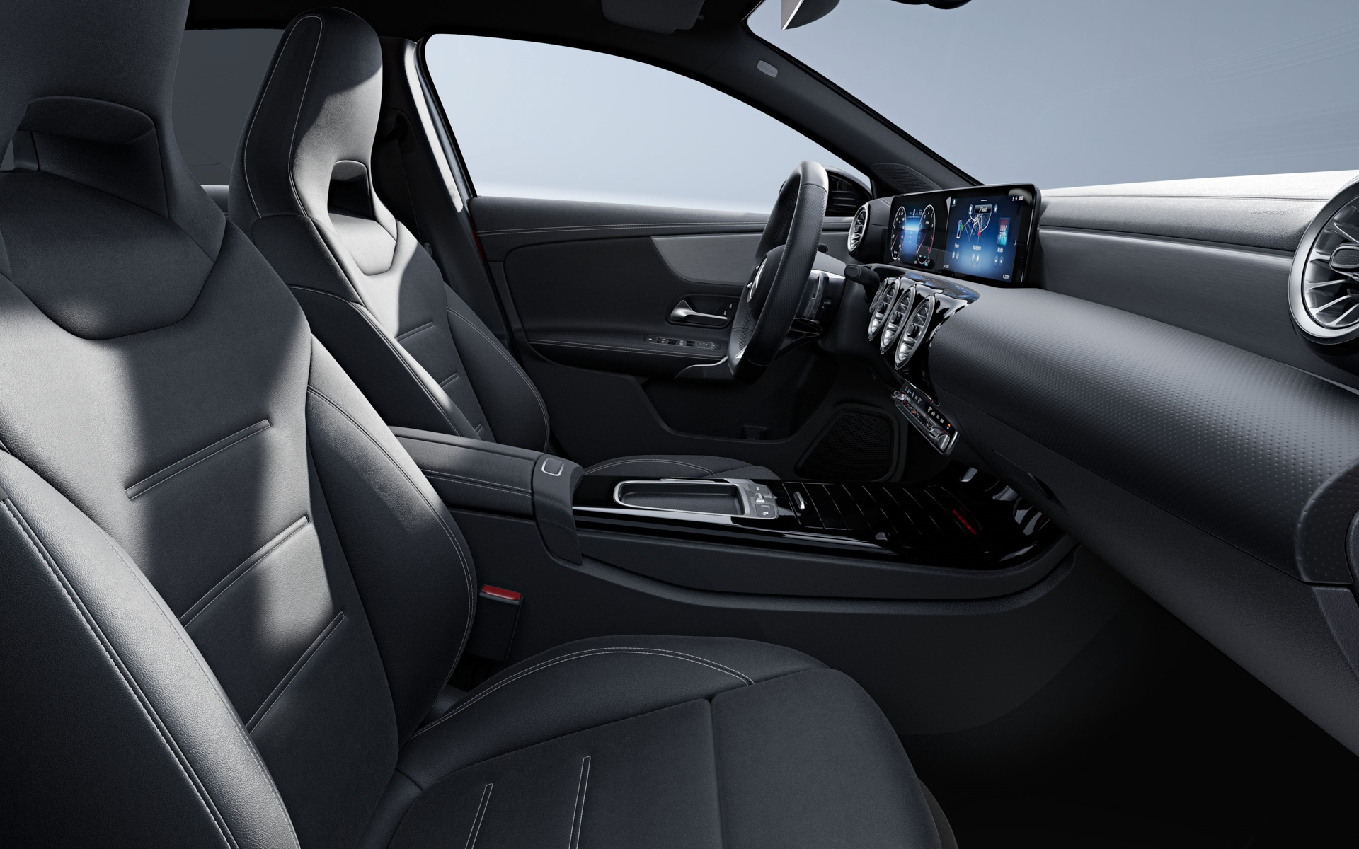 全モデルで本革シートを標準仕様とした