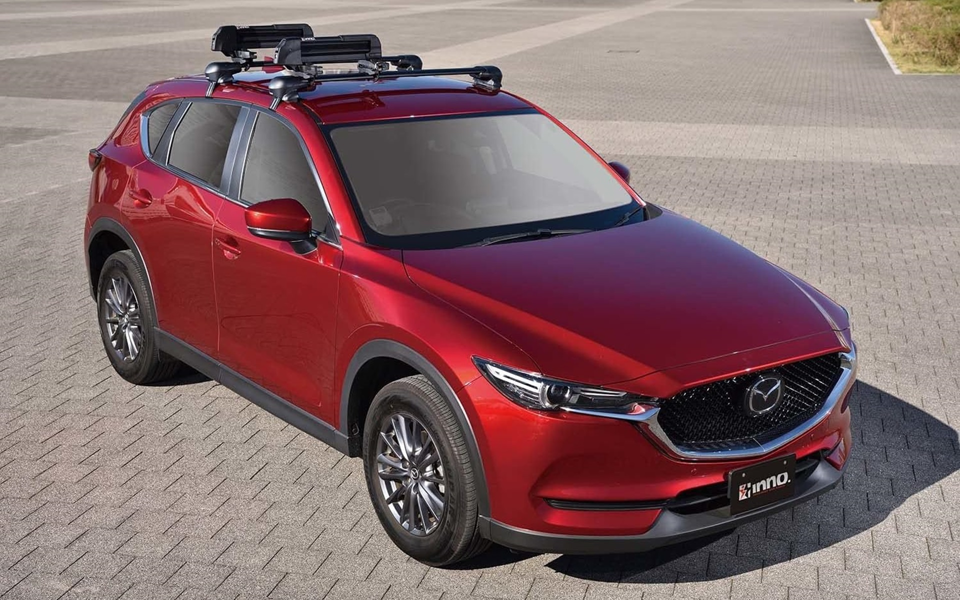 INNOのスキー＆スノーボード専用キャリア装着イメージ