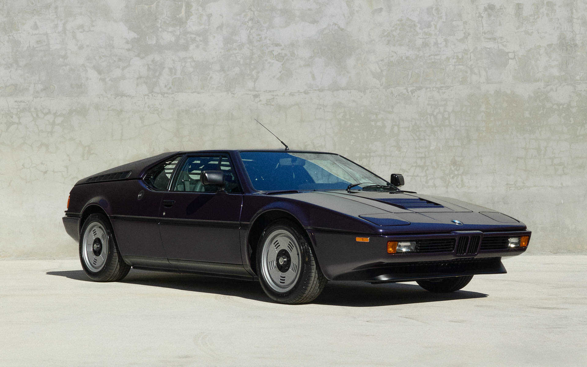 1981年 BMW M1 E26 by Ronnie Fieg.