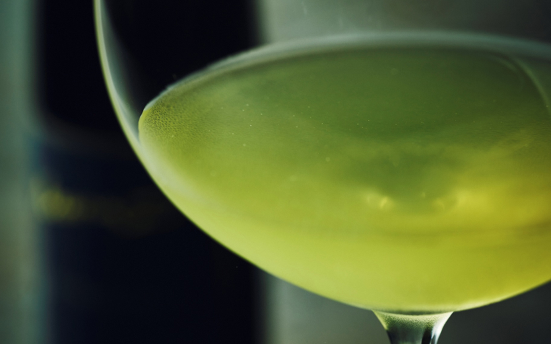 新緑はモリゾウが最も好きな季節で、「モリゾウ、森を飲む」というコンセプトのもと、新緑の季節の森で深呼吸をしたときに感じる、“風にそよぐ緑と木々の香り、芳しい根や土の香り、そしてどこかで可憐に咲く花の香り”を表現したブレンドとなっている