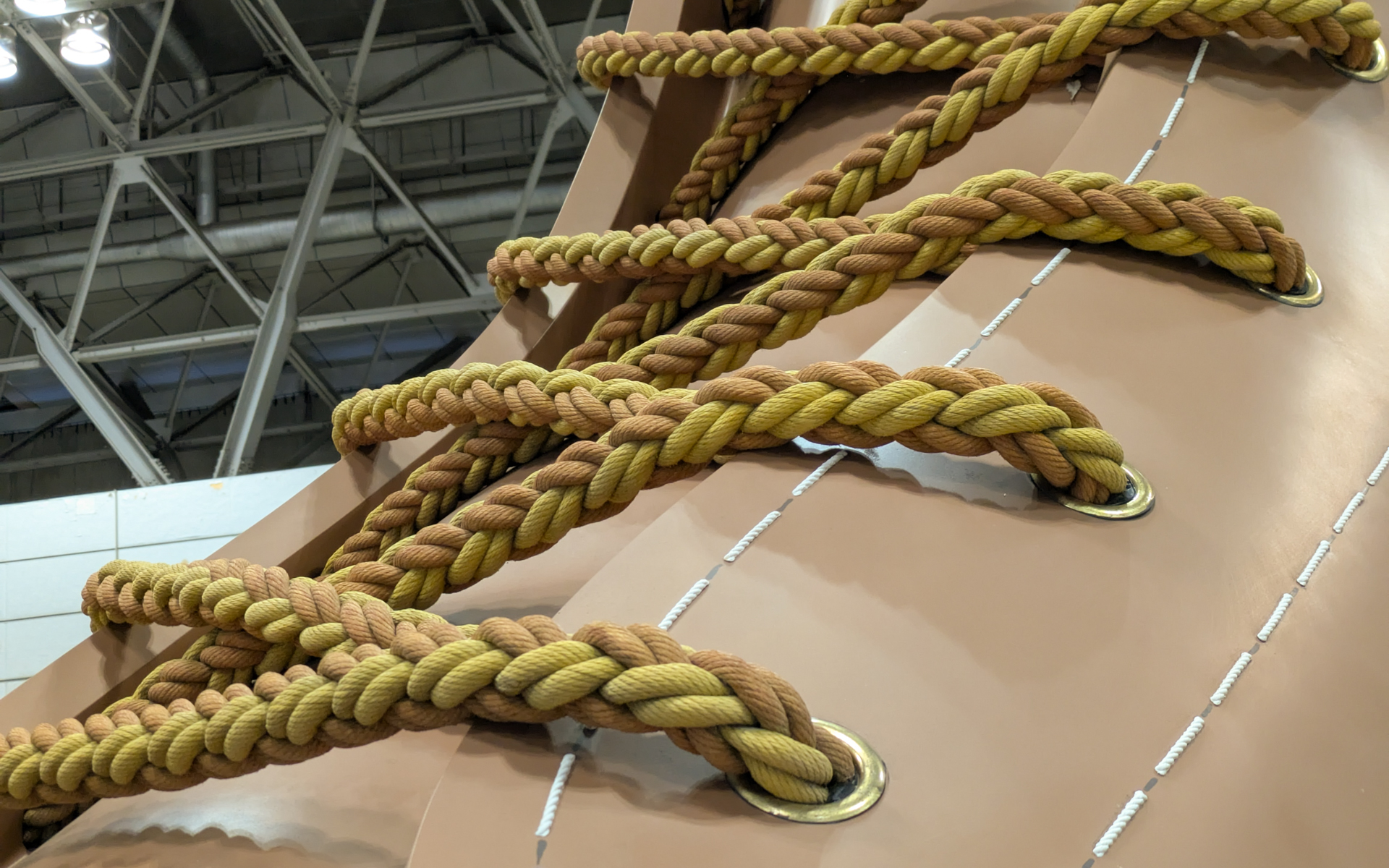 靴紐もリアルに再現されている