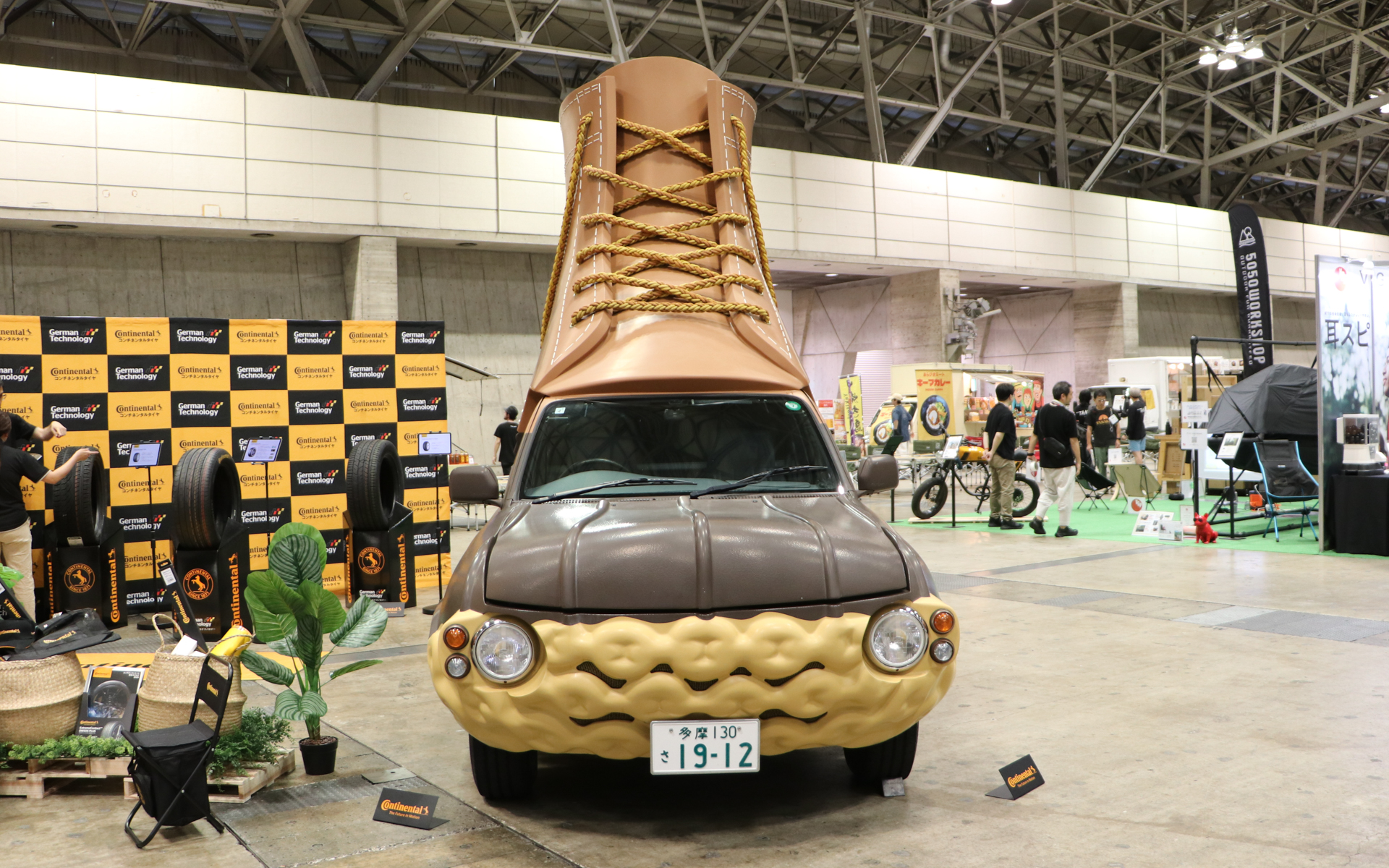 街中で見かけたら間違いなく目で追ってしまいそうな姿