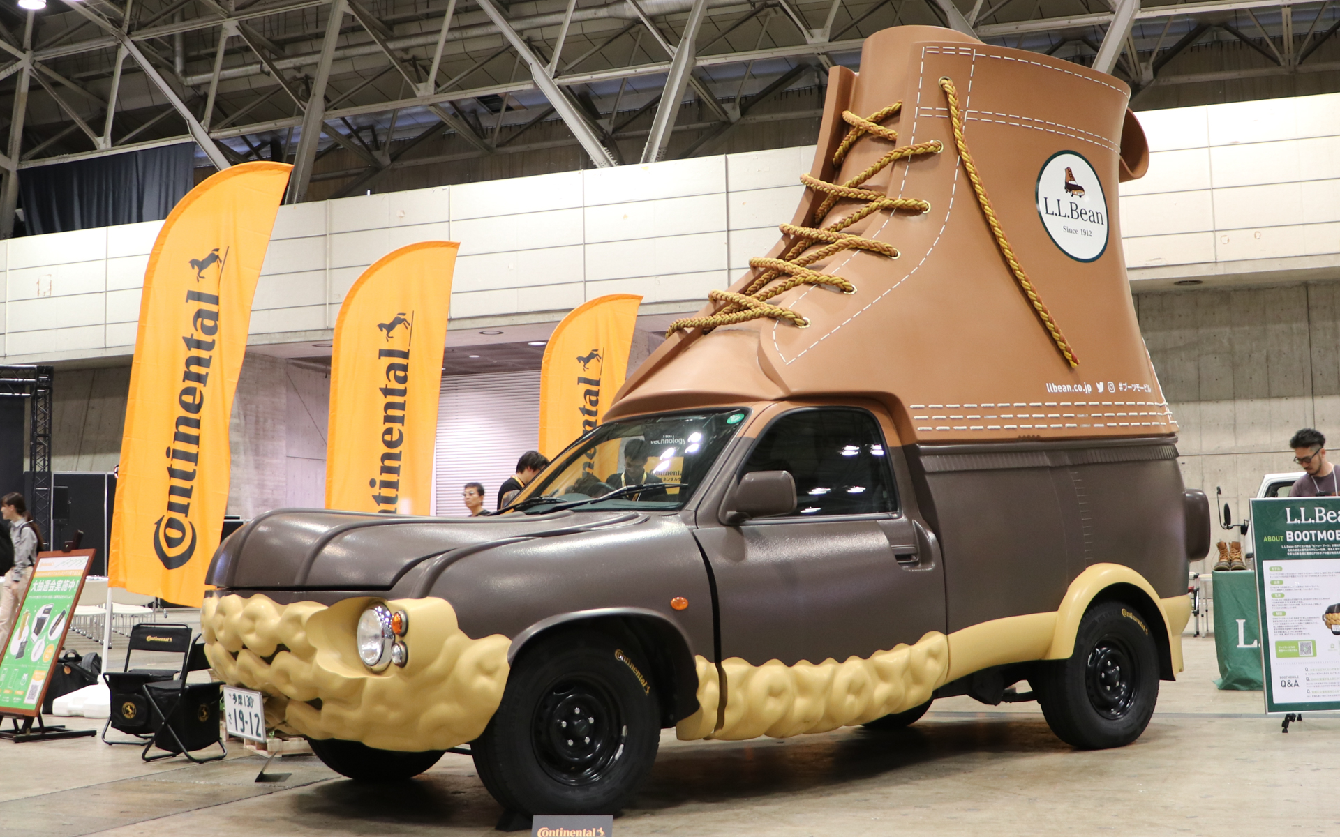 L.L.Beanのアイコン商品である「ビーン・ブーツ」をクルマにした「ブーツモービル」