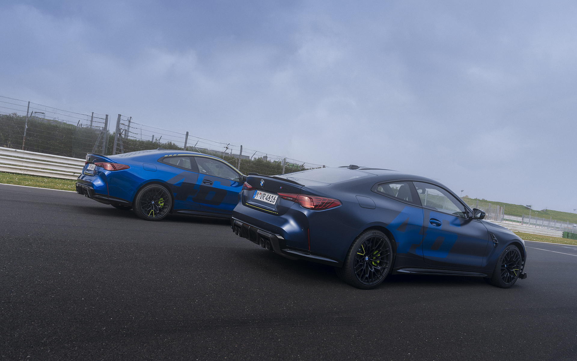 イメージカラーである青と黄色を随所に取り入れたM4 CS VR46