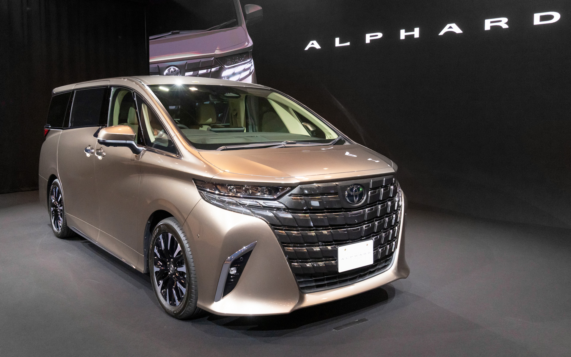 「アルファード」