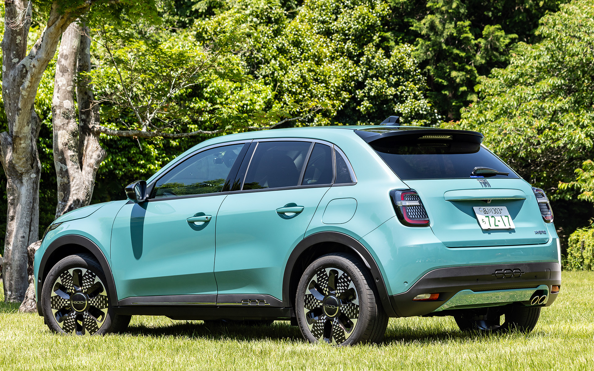 今回試乗したのは5月に日本導入された600 ハイブリッド。試乗車は「ラ・プリマ」（419万円）。ボディサイズは4200×1780×1595mm（全長×全幅×全高）、ホイールベースは2560mm