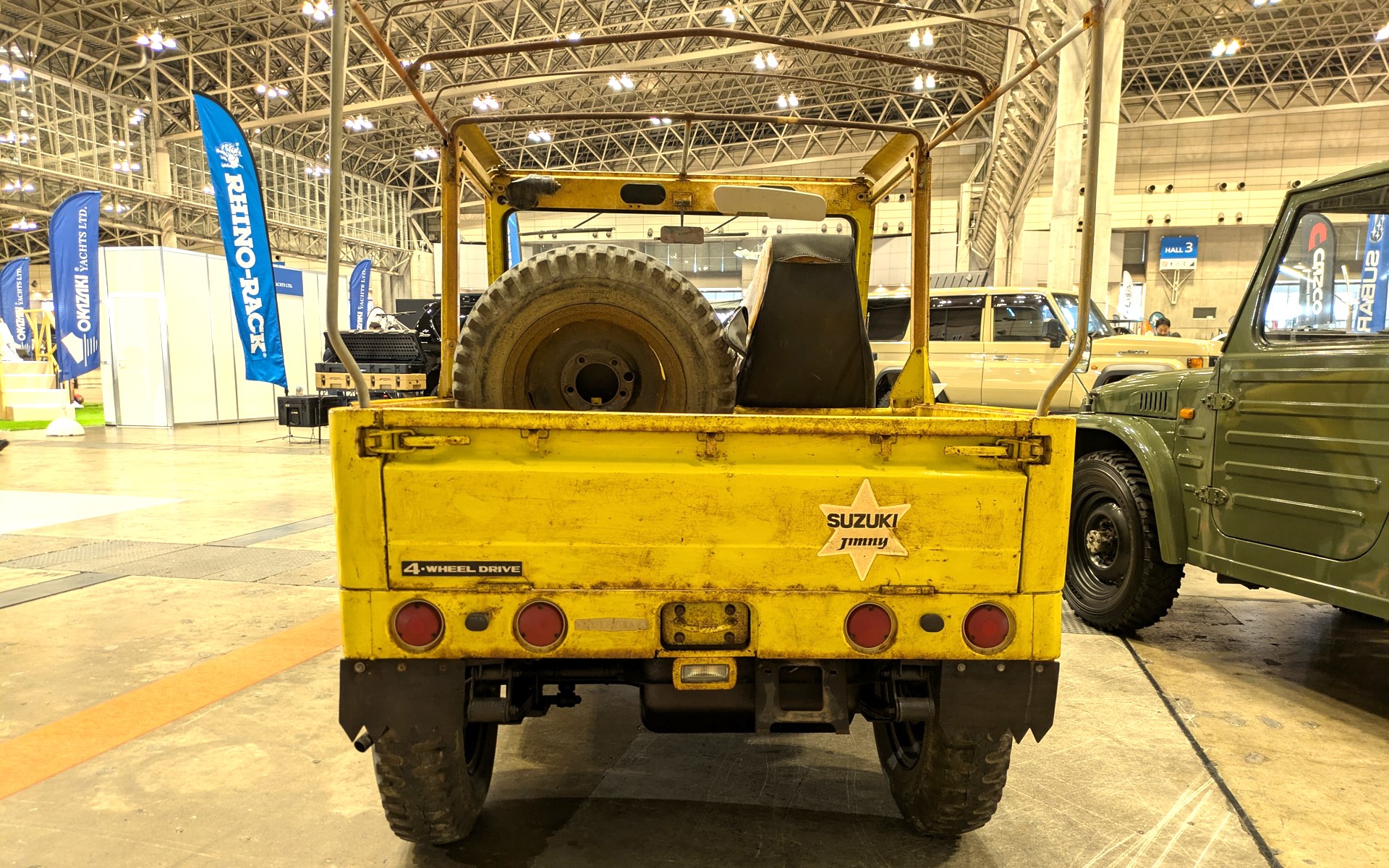 トレッド幅は前後とも1100mm。車両重量は驚異の600kg。最大積載量は250kg