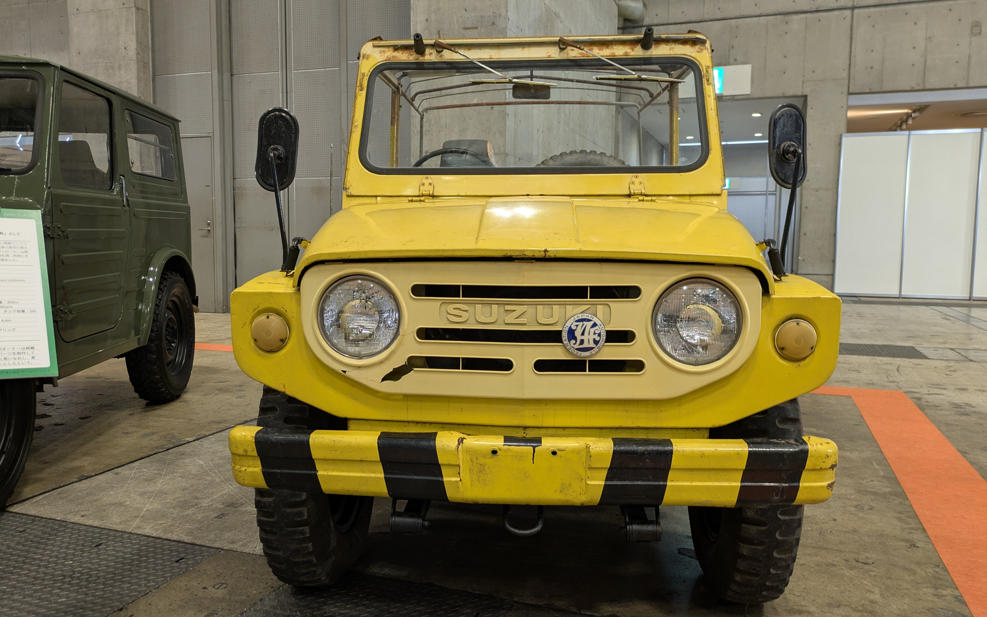 トレッド幅は前後とも1100mm。車両重量は驚異の600kg。最大積載量は250kg