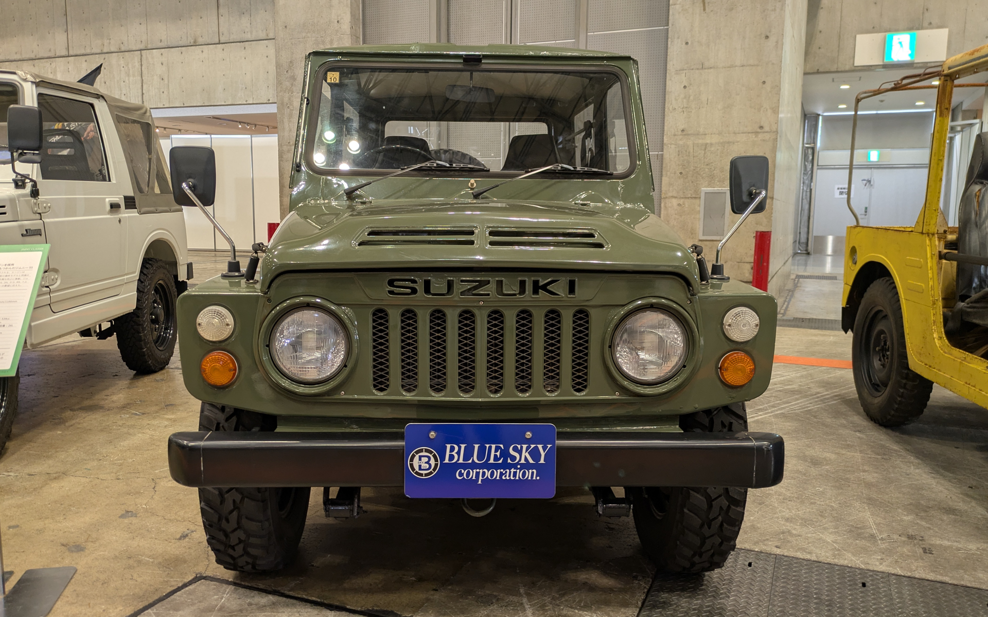 トレッドは前後とも1100mm。車両重量は720kg。最大積載量は200kg