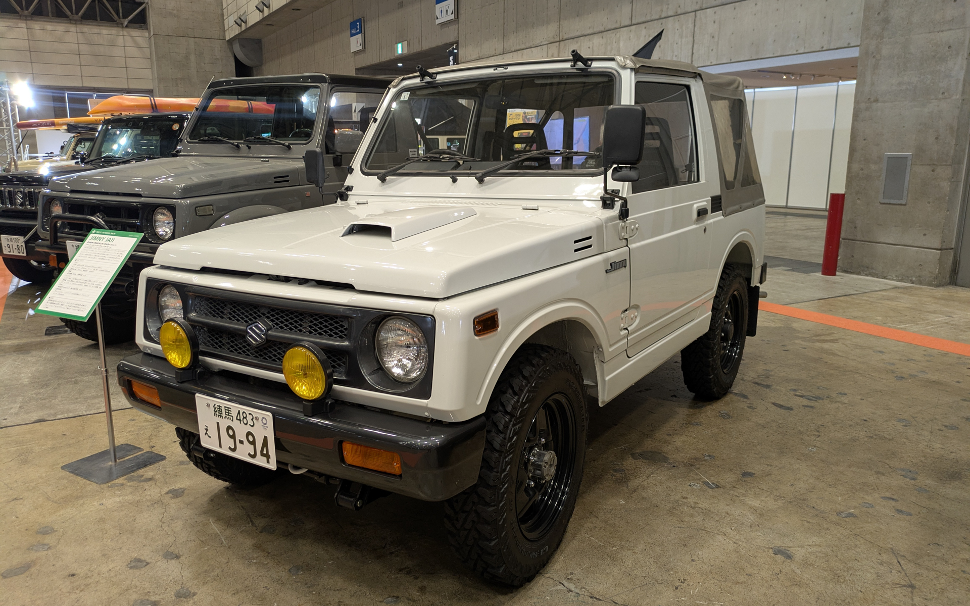 ボディサイズは3295×1395×1680mm（全長×全幅×全高）、ホイールベースは2030mm。車両重量は860kg