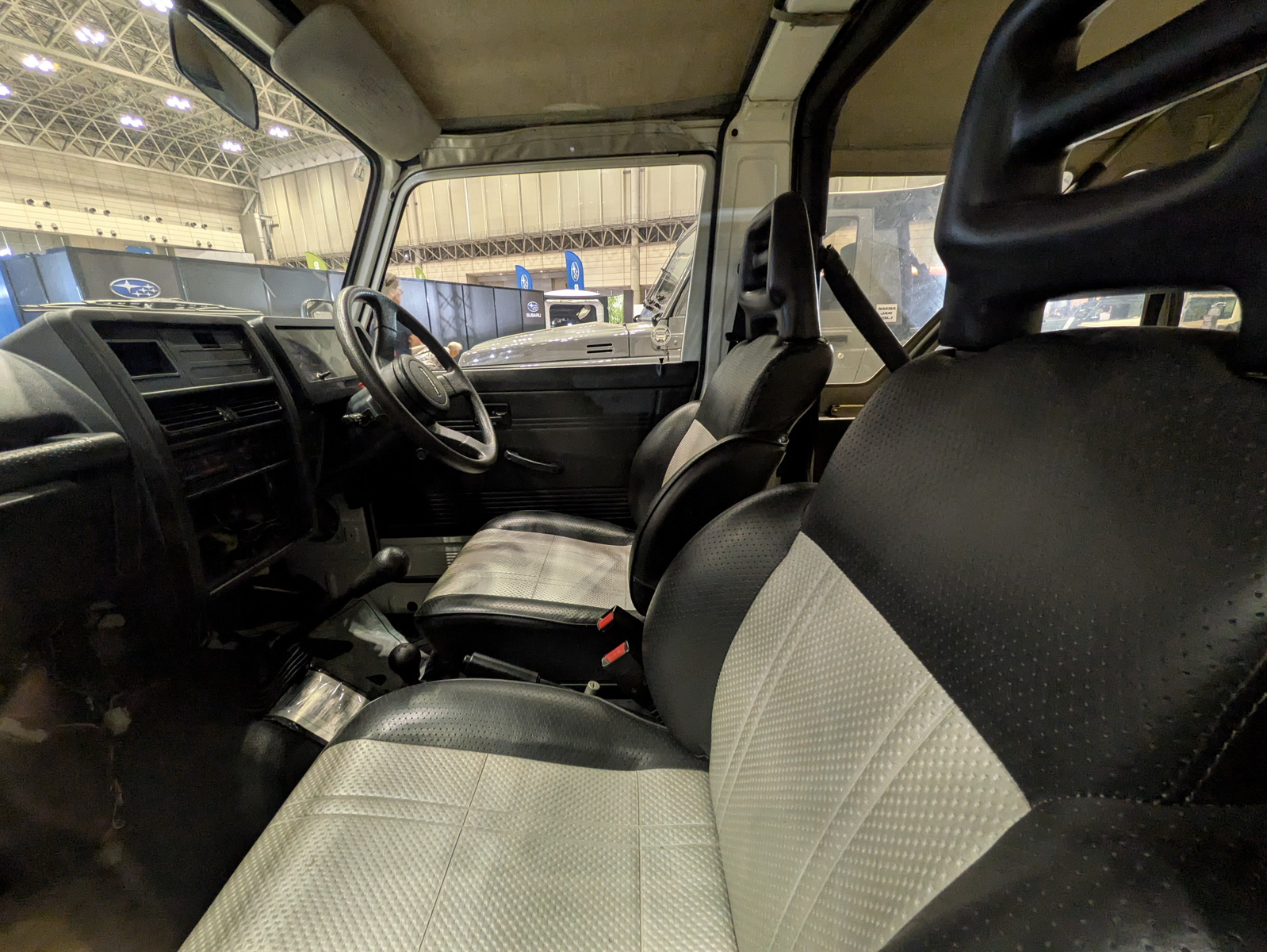 内装もまだまだ普通に乗れるレベルにキレイ