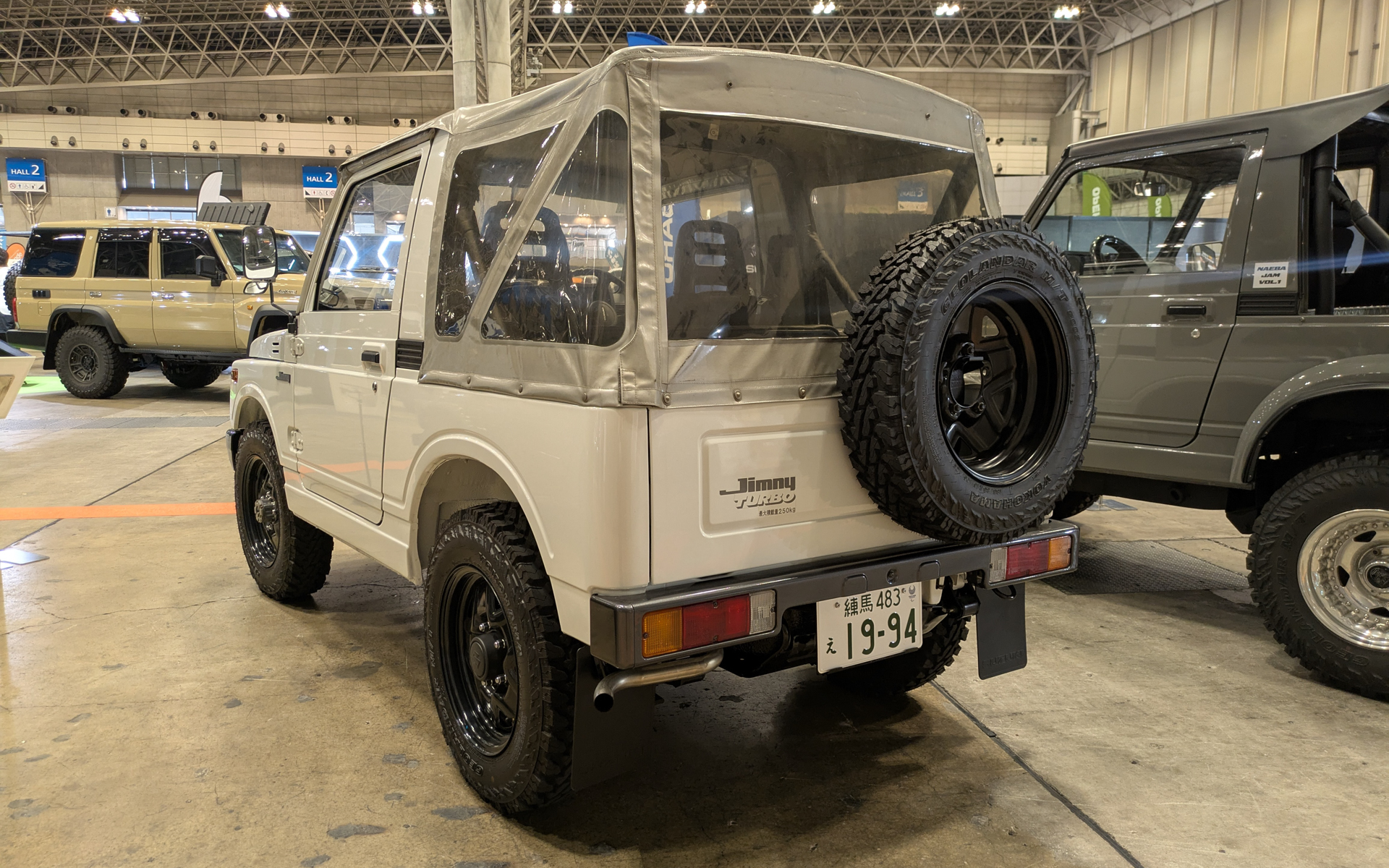 ボディサイズは3295×1395×1680mm（全長×全幅×全高）、ホイールベースは2030mm。車両重量は860kg