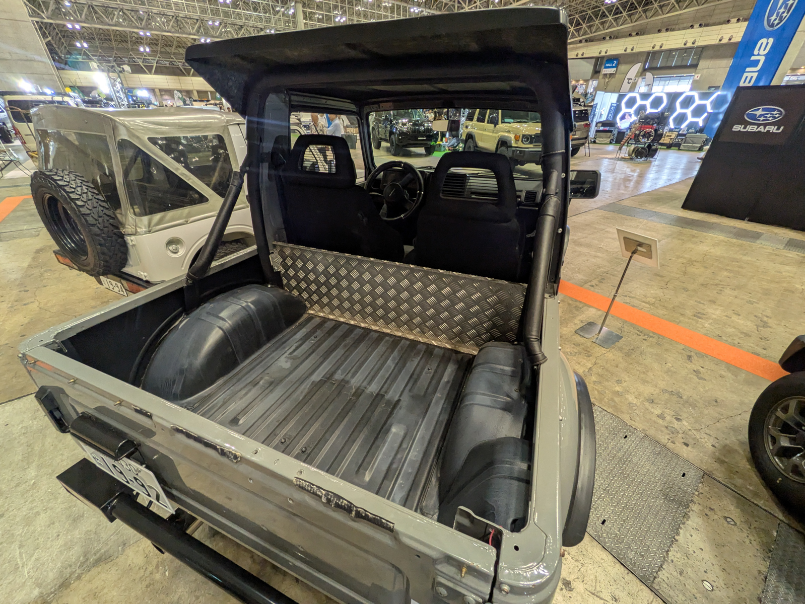 リフトアップやLEDテールランプなど現オーナーがカスタマイズしながら楽しんでいる1台