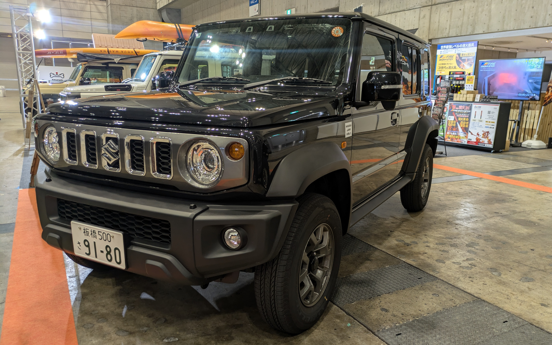 ボディサイズは3890×1645×1725mm（全長×全幅×全高）、ホイールベースは2590mm、車両重量は1180kg