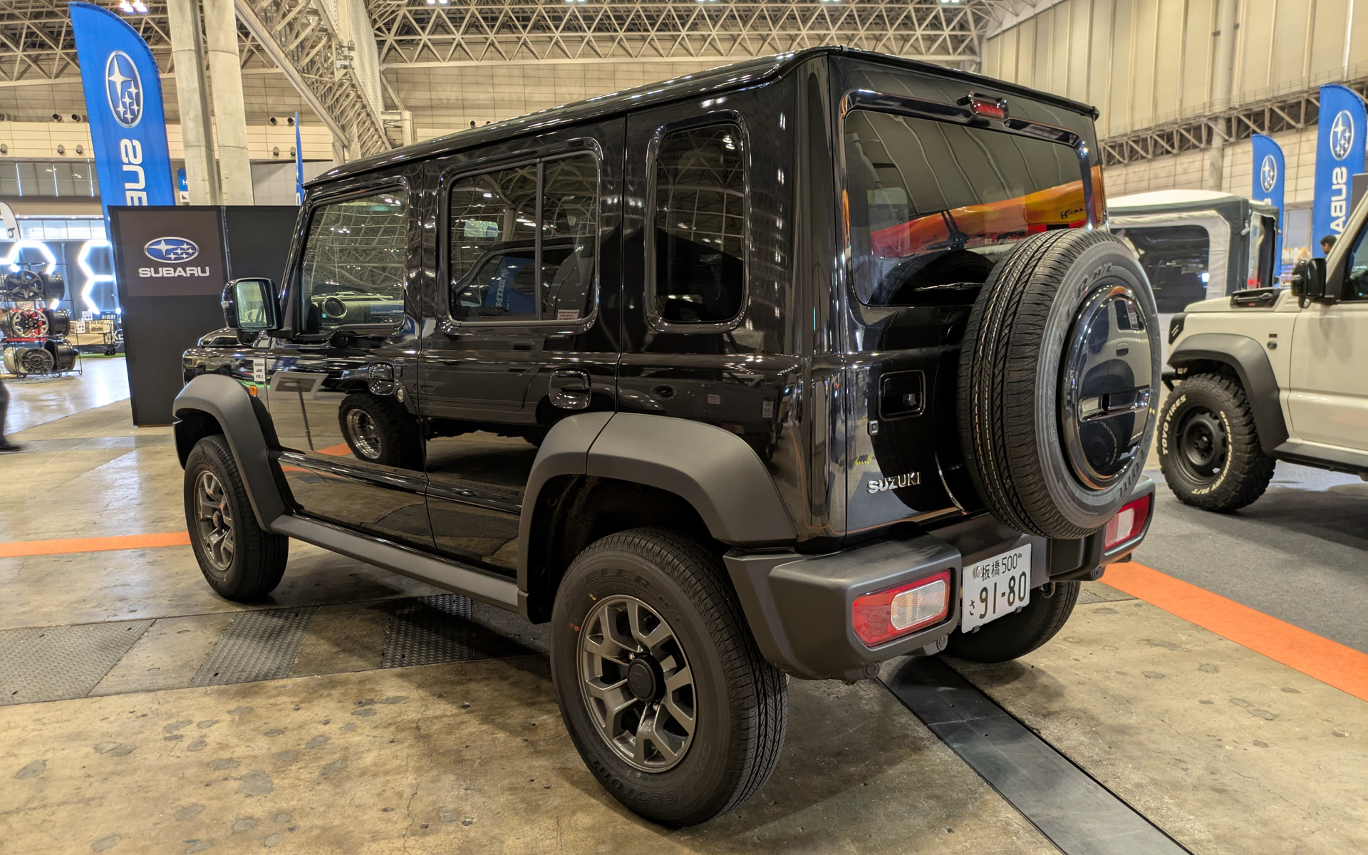 ボディサイズは3890×1645×1725mm（全長×全幅×全高）、ホイールベースは2590mm、車両重量は1180kg