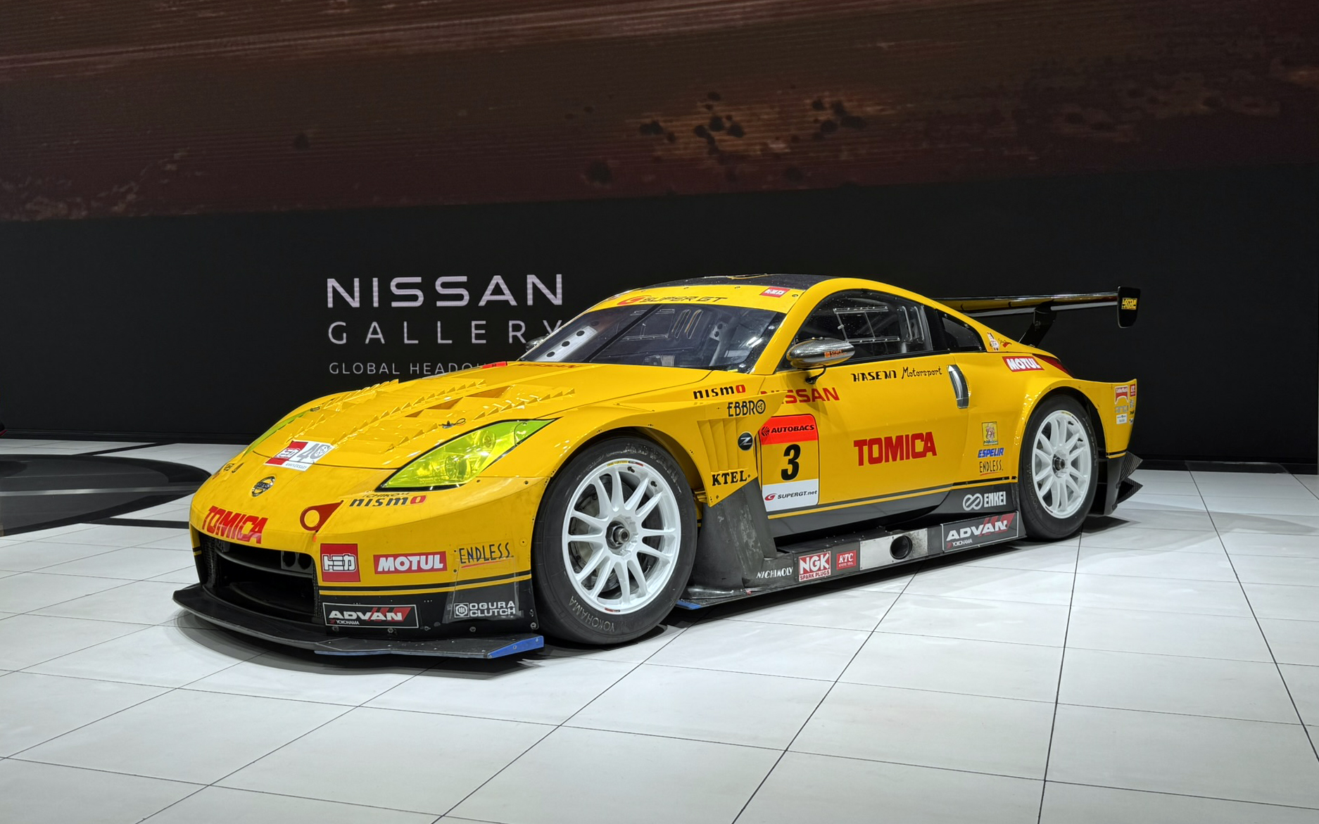 歴代モデルから新型車まで、市販車からレーシングカーまでさまざまなフェアレディZが並べられていました。なお、神奈川県警の車両は240ZGのハイウェイパトロールカー仕様で、現役時代の総走行距離は37万kmオーバー！