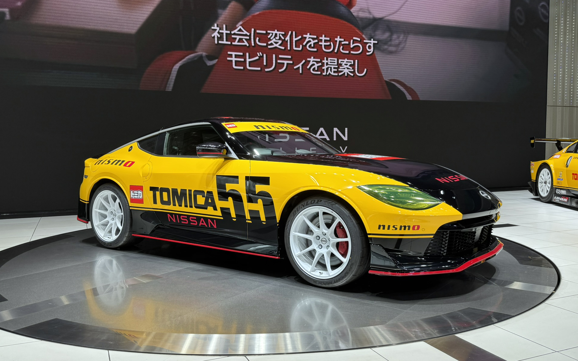 歴代モデルから新型車まで、市販車からレーシングカーまでさまざまなフェアレディZが並べられていました。なお、神奈川県警の車両は240ZGのハイウェイパトロールカー仕様で、現役時代の総走行距離は37万kmオーバー！