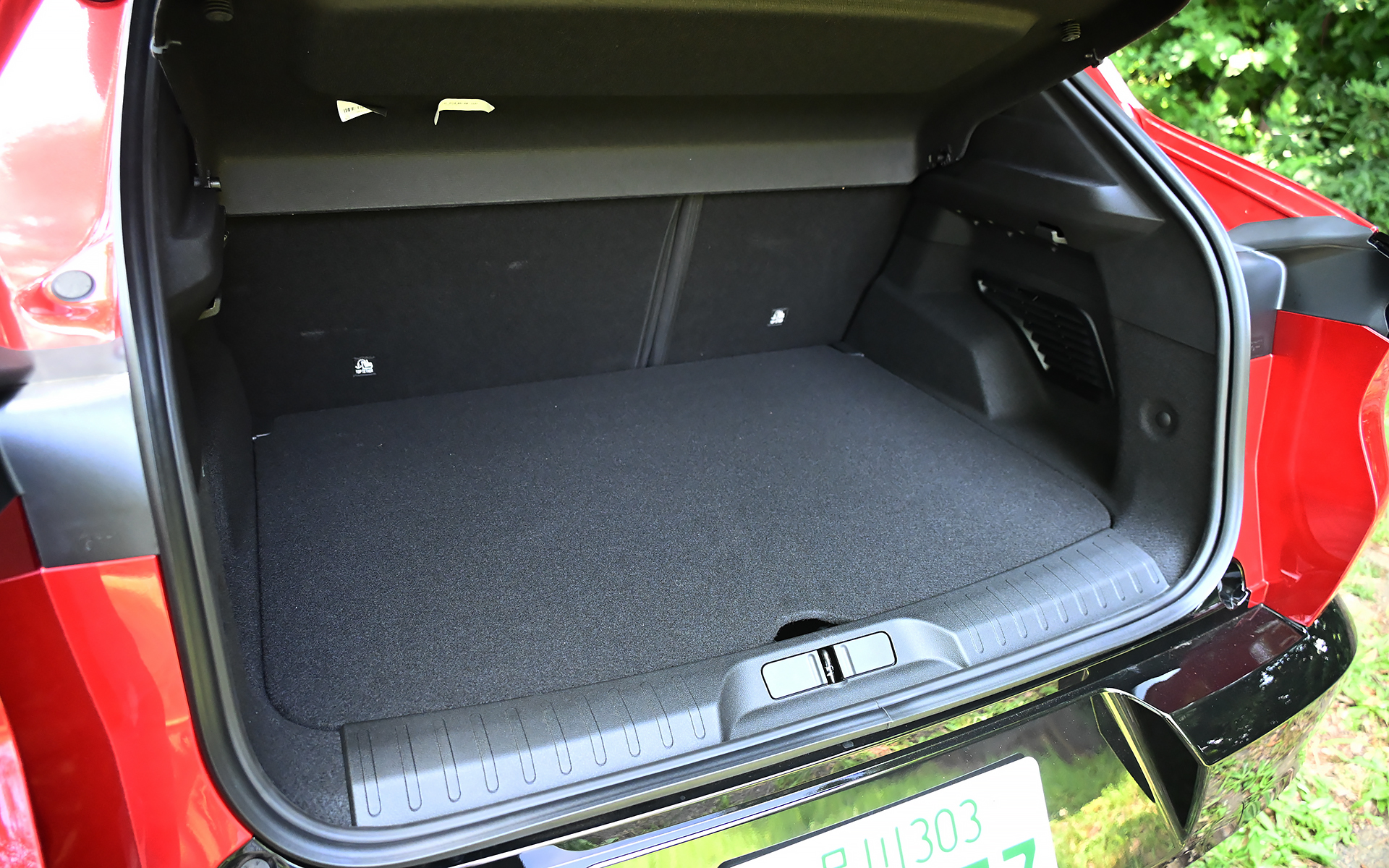 ラゲッジルーム容量は415Lを確保