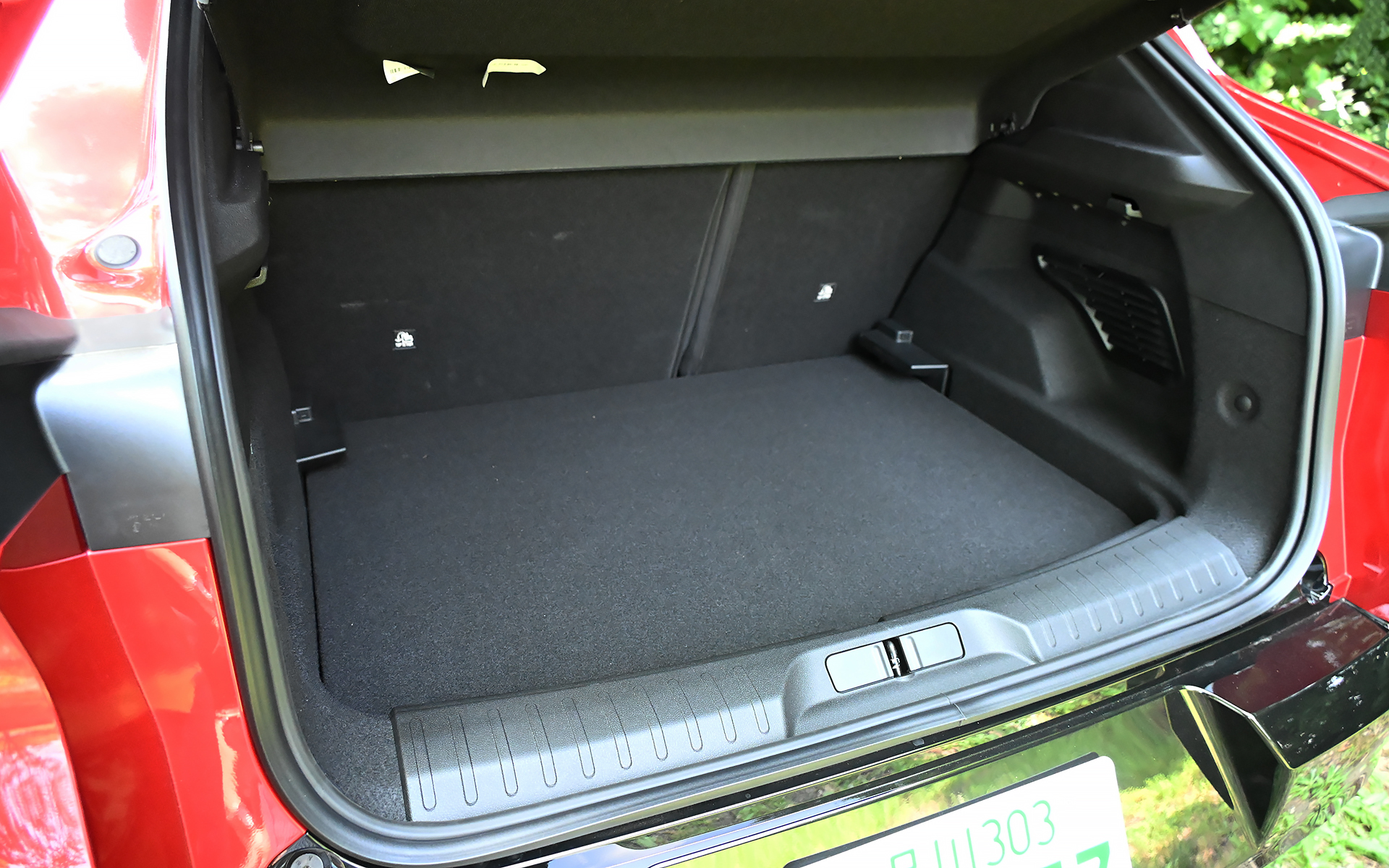 ラゲッジボードの高さを3段階で変更できる