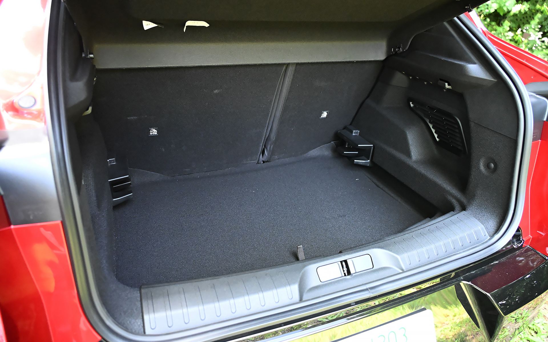 ラゲッジボードの高さを3段階で変更できる