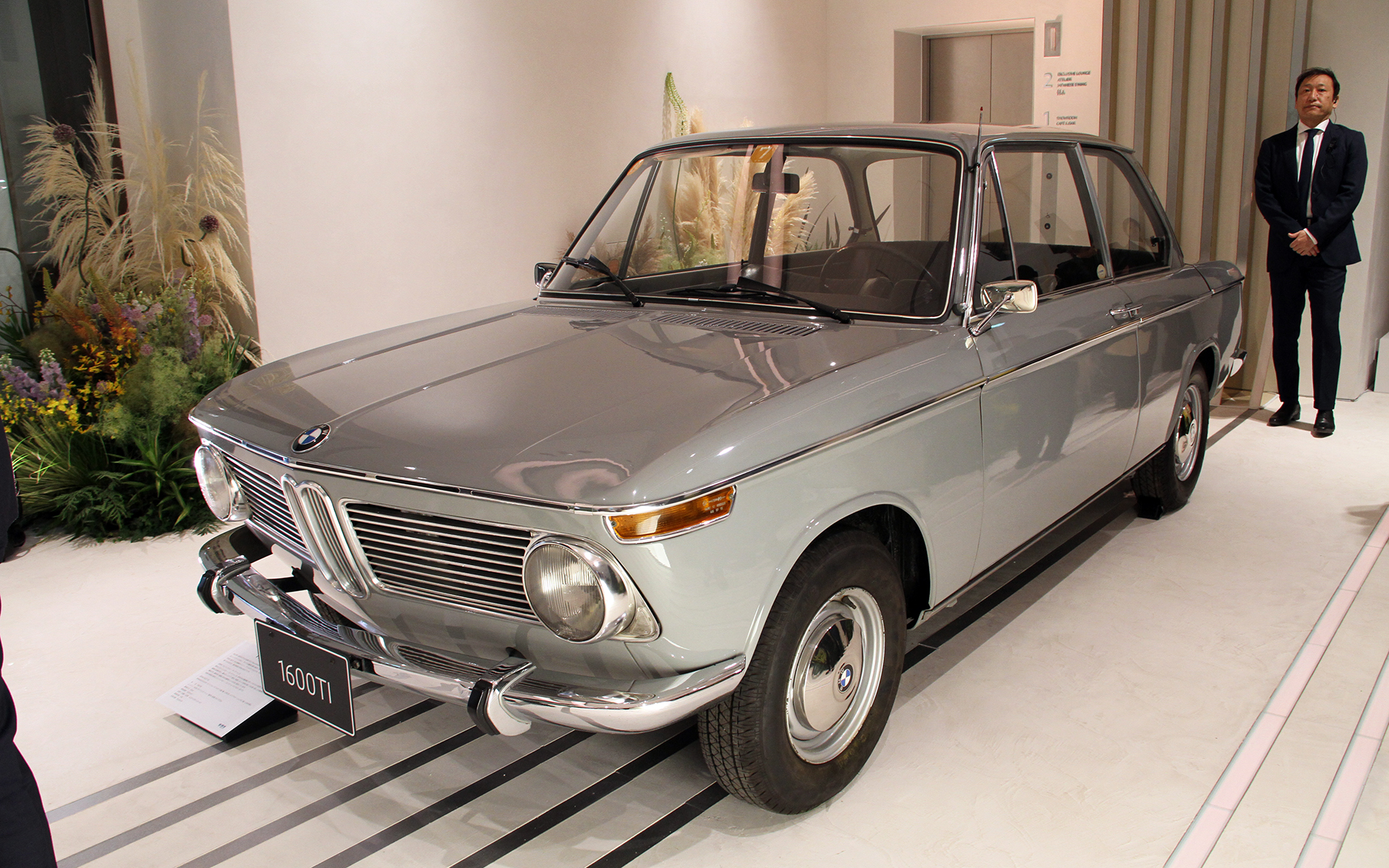 FREUDE by BMWでは最新のコンセプトカーから歴史的なモデルまで、さまざまな車両を見ることができる（定期的に車両入替が行なわれる）