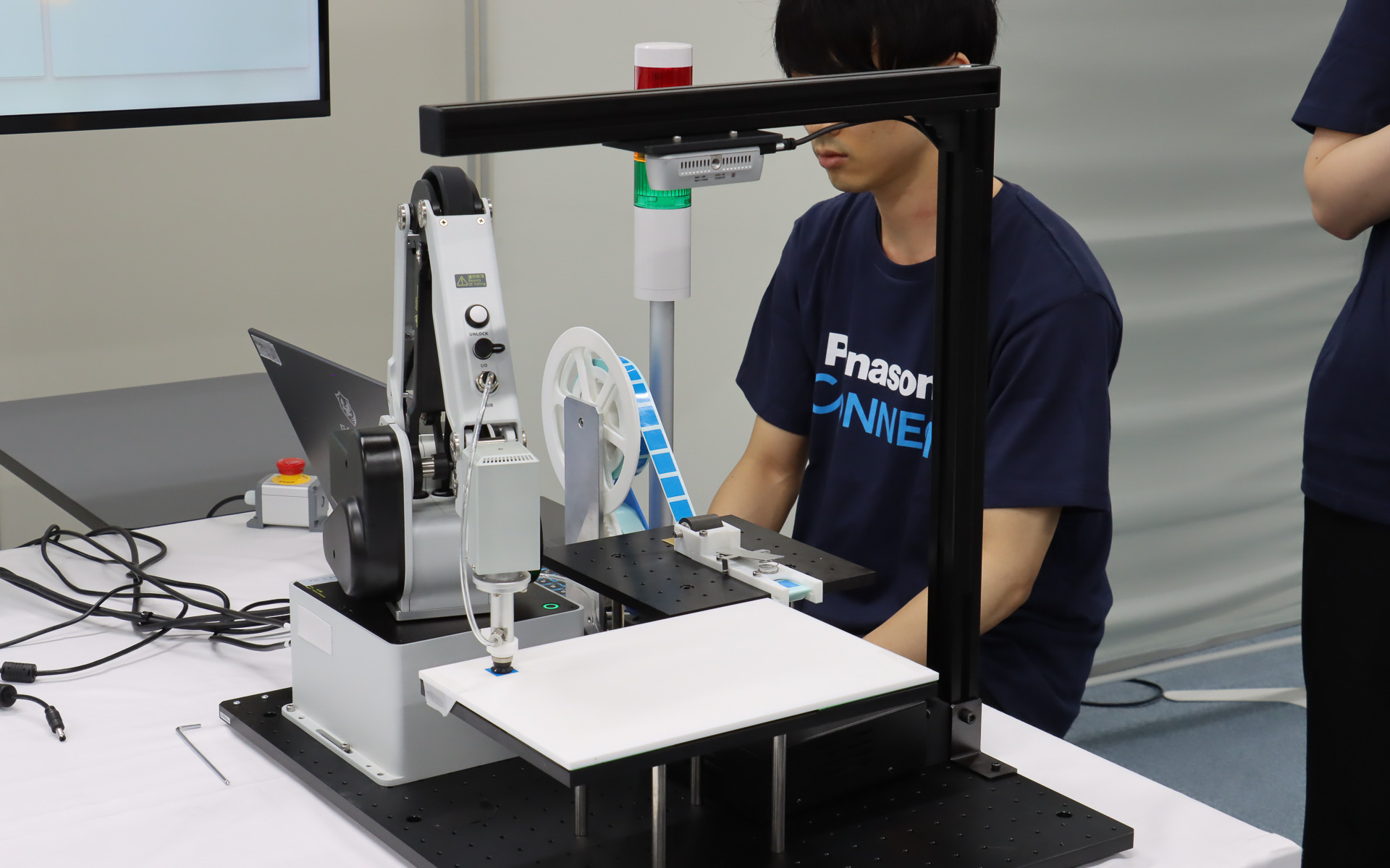 無事に青いラベルが貼り付けられた